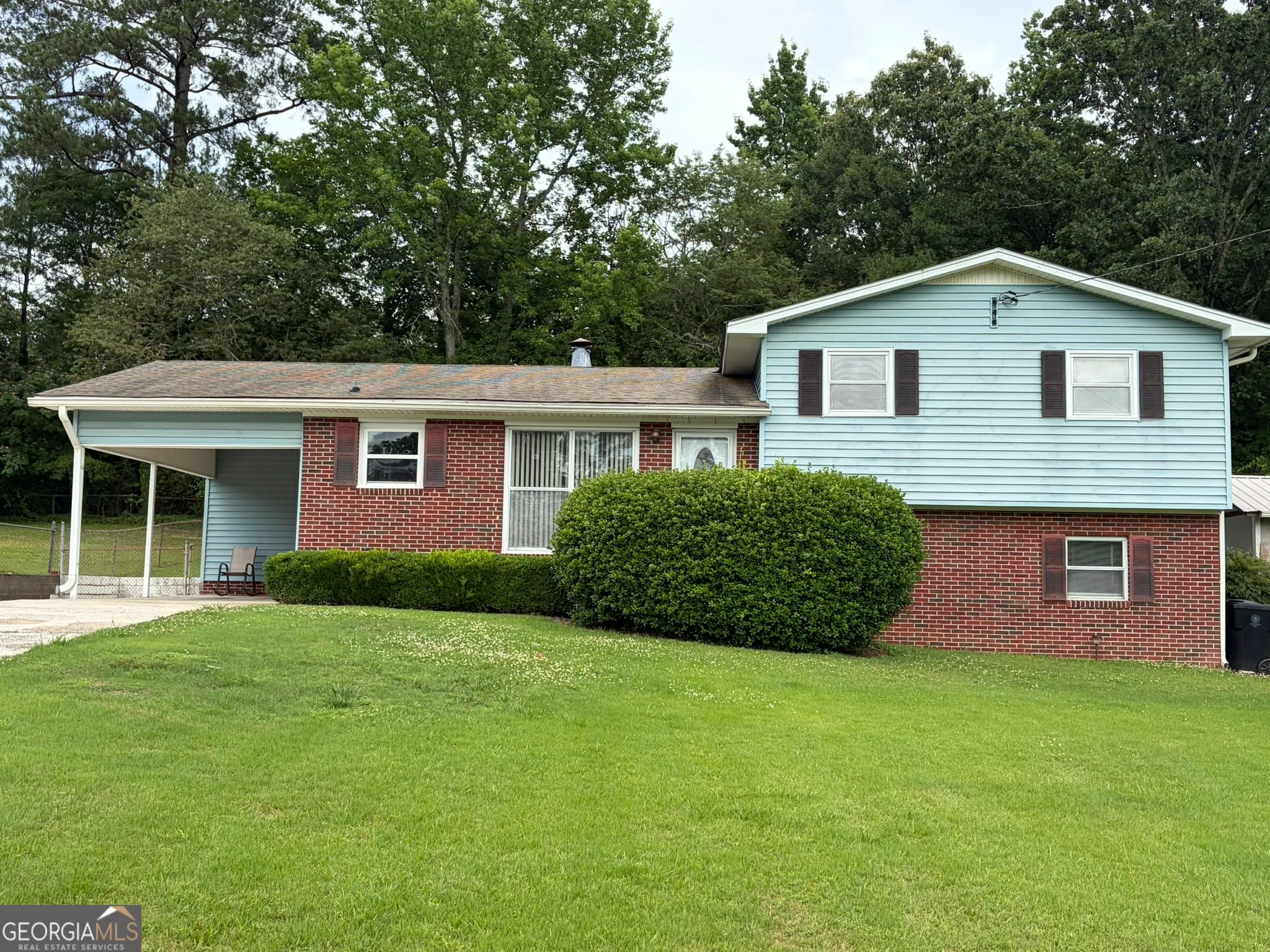 52 Lyons Drive NW