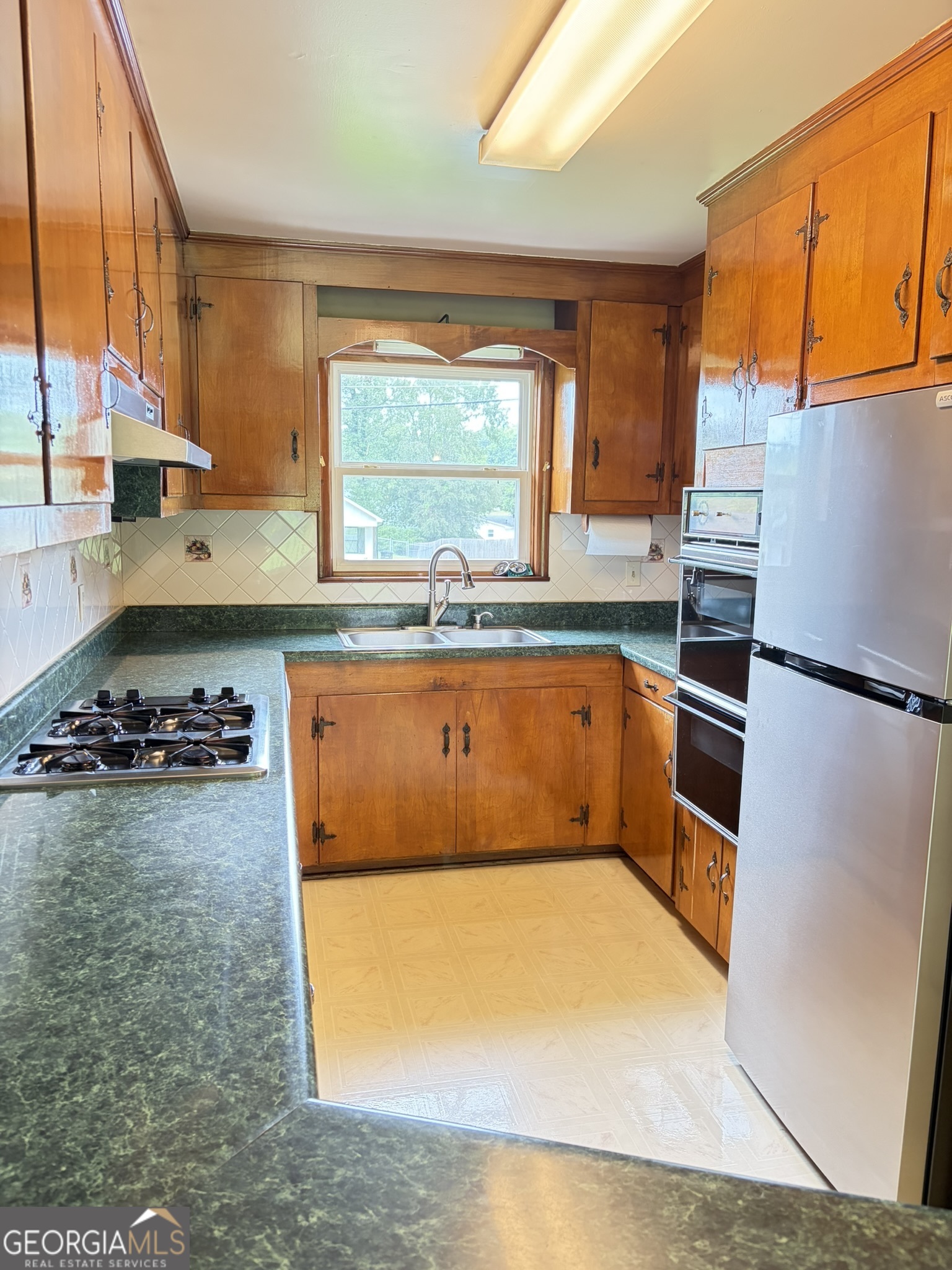 52 Lyons DR NW