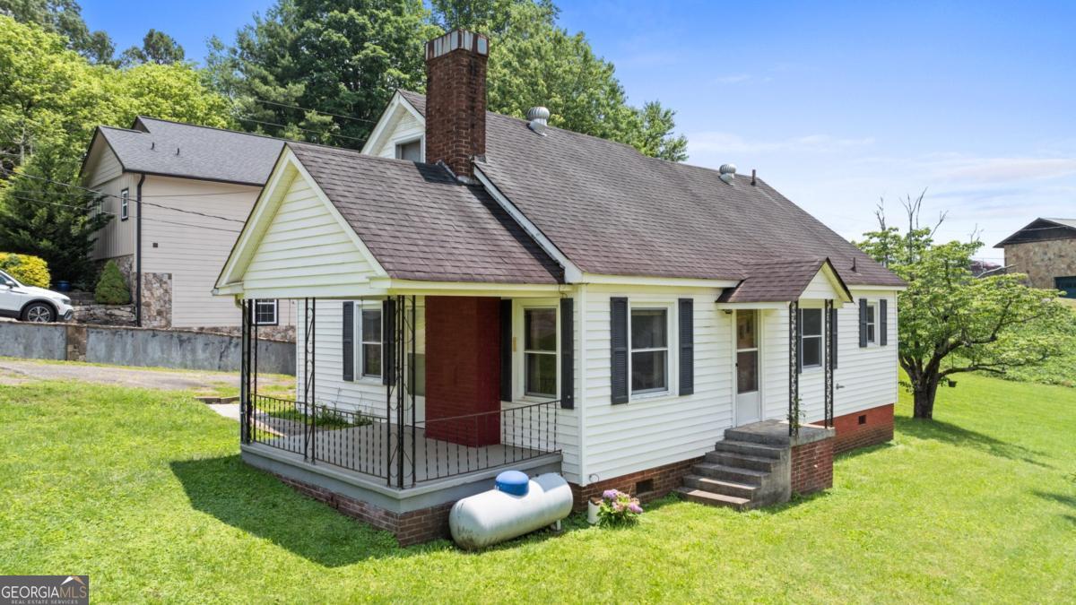 34 Hall ST