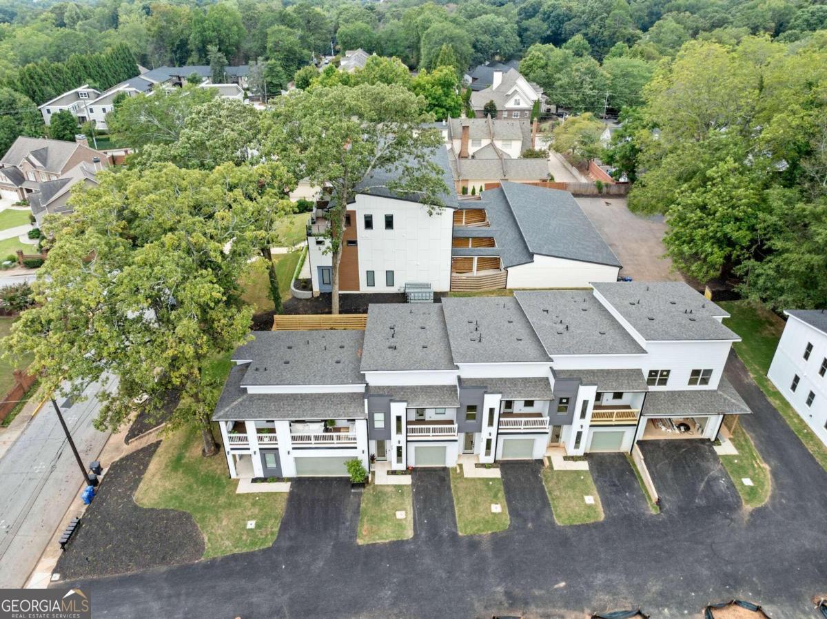 372 Forrest AVE