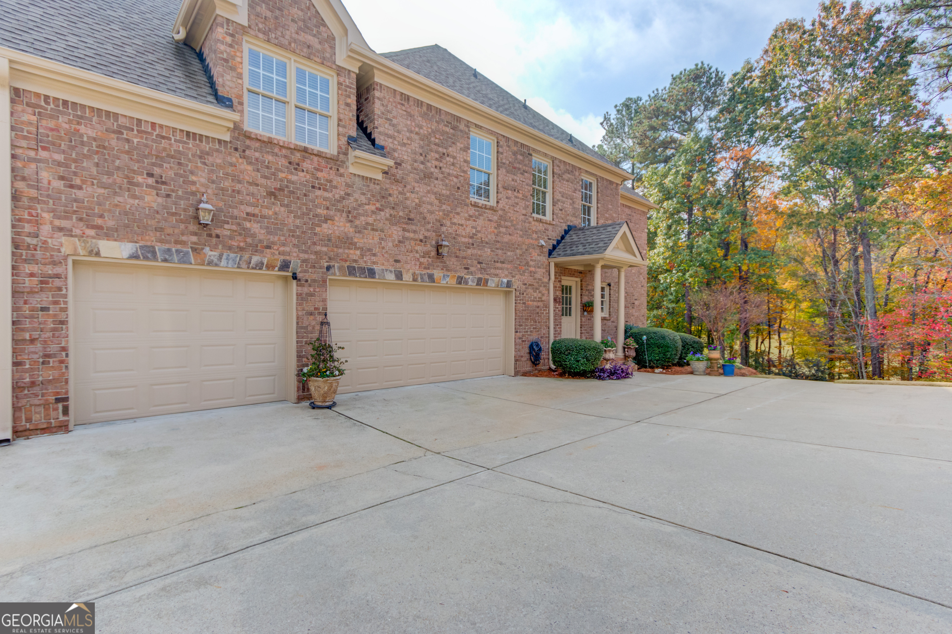 2180 ENCLAVE MILL DR