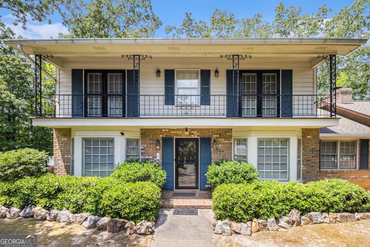 1 Westlyn PL