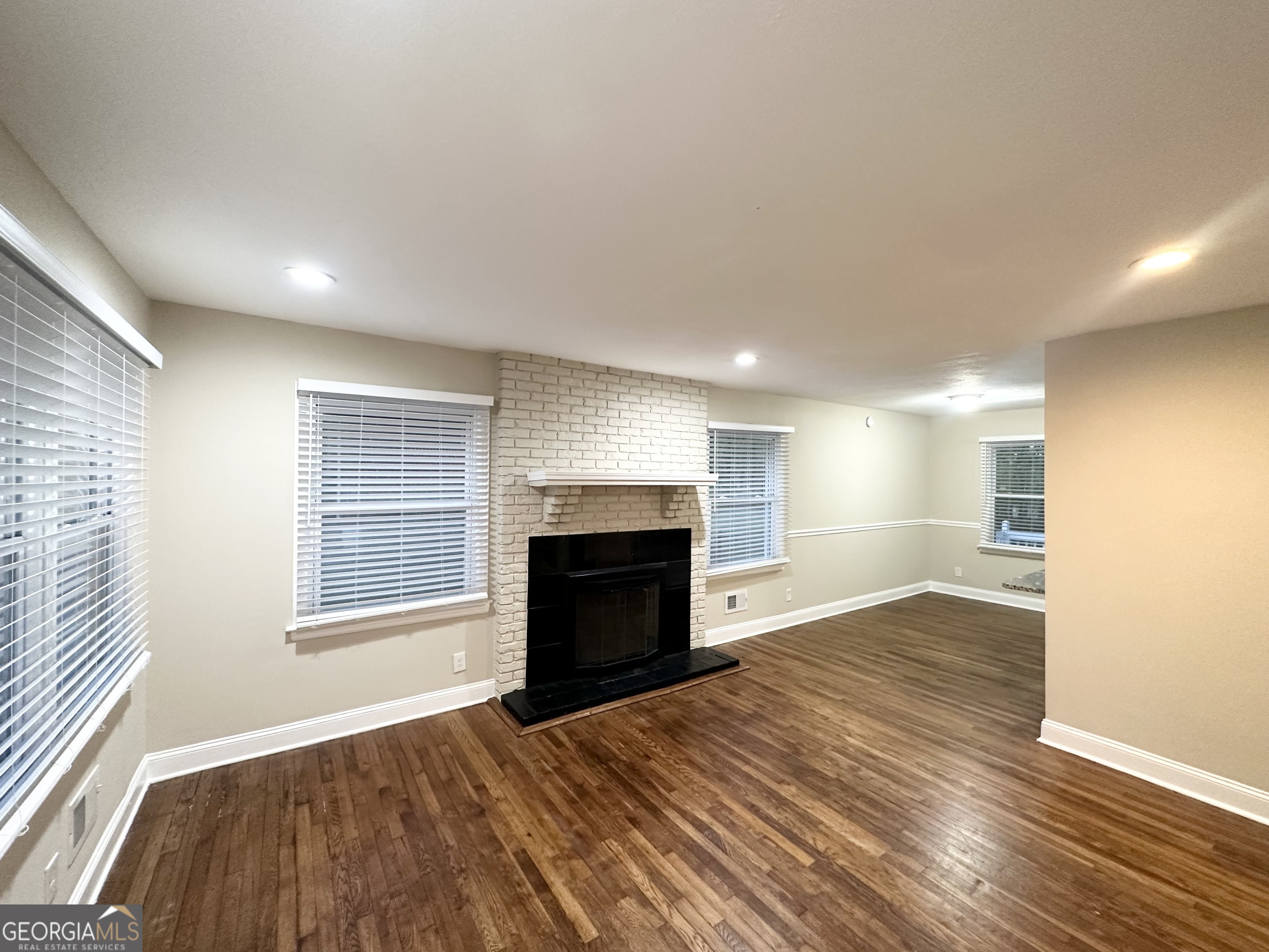 2965 Meadowview DR SE