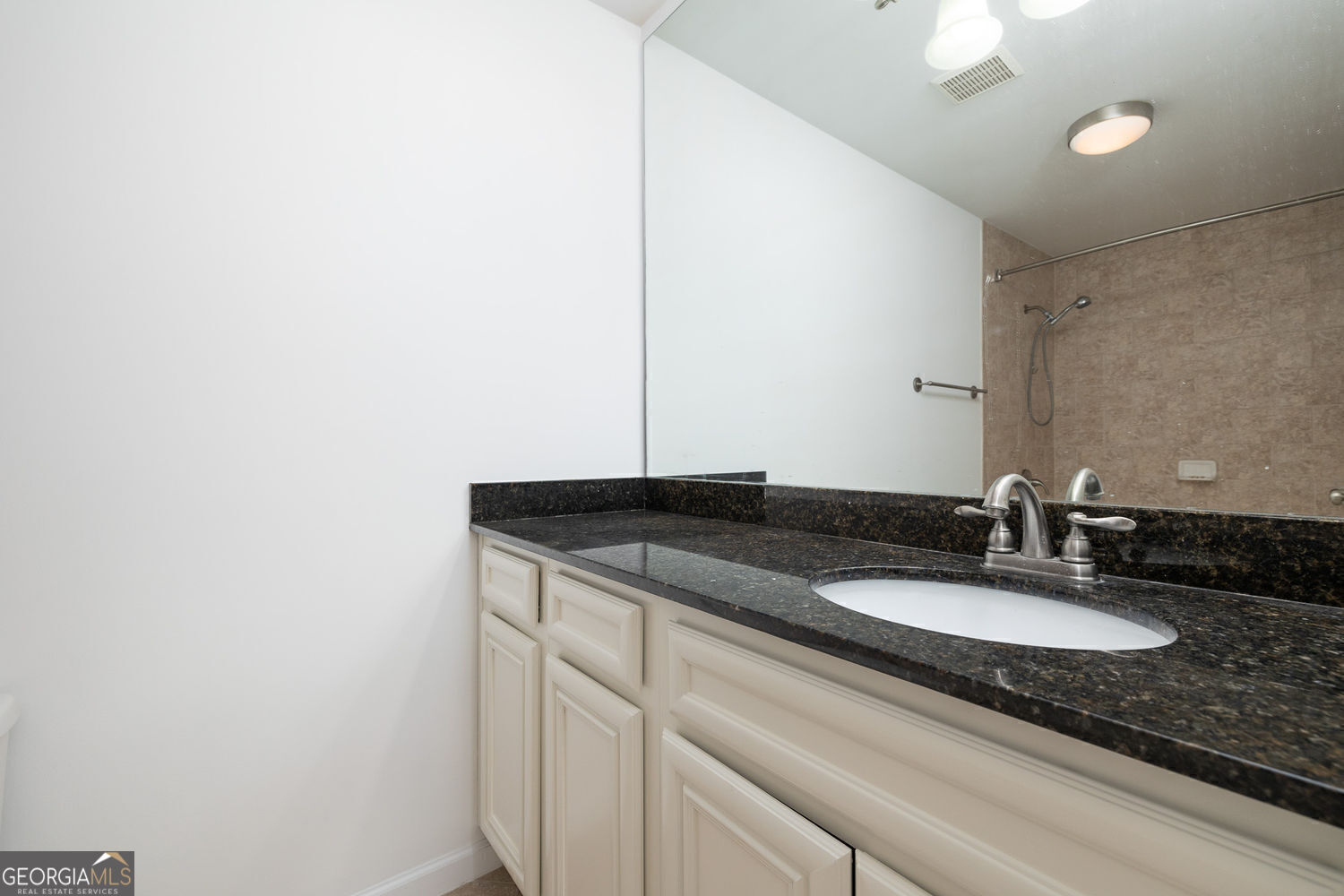 Atlanta, Georgia 30319, United States, 2 Bedrooms Bedrooms, ,3 BathroomsBathrooms,Residential,Active,188010