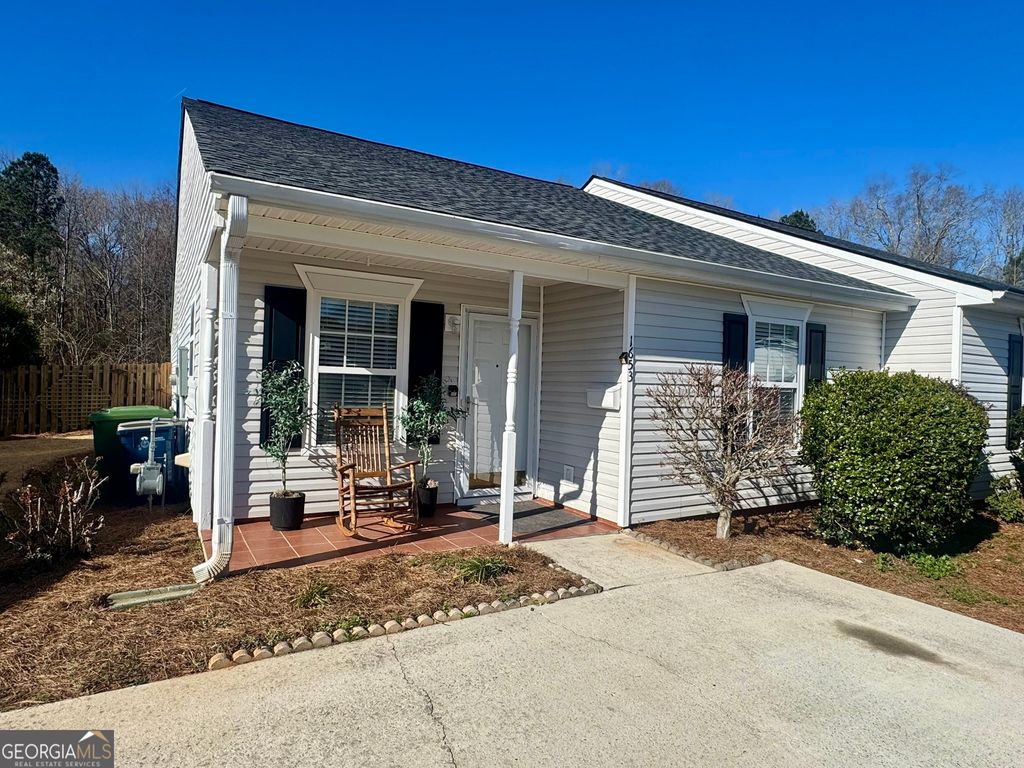 Photo of 1653 Summerwoods Circle, Griffin, GA 30224 (MLS # 10703252)