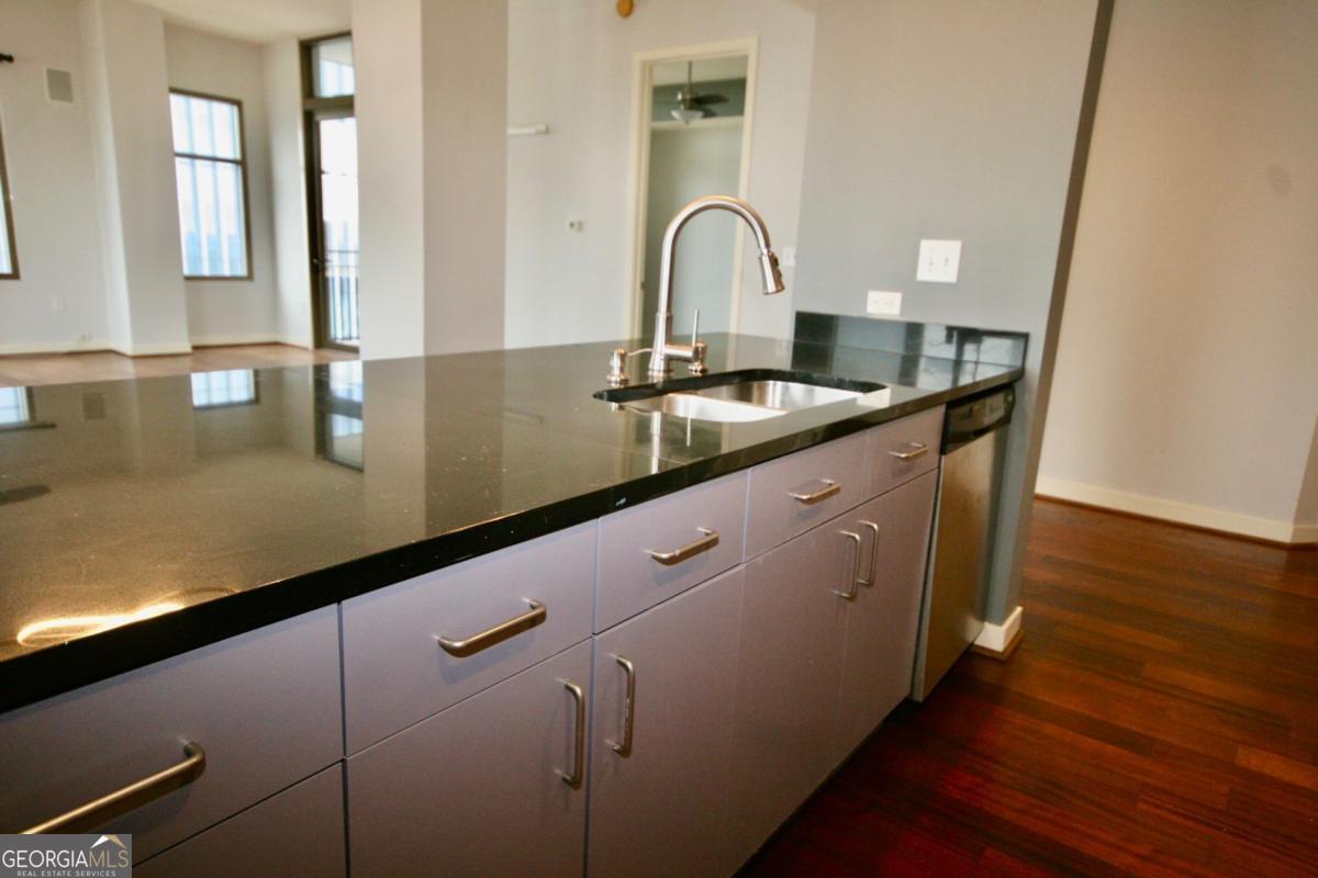 565 Peachtree ST NE 1404