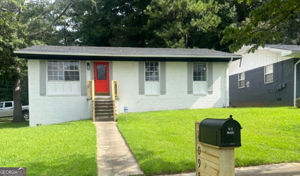 Photo of 4095 Ester Drive SW, Atlanta, GA 30331 (MLS # 10803787)