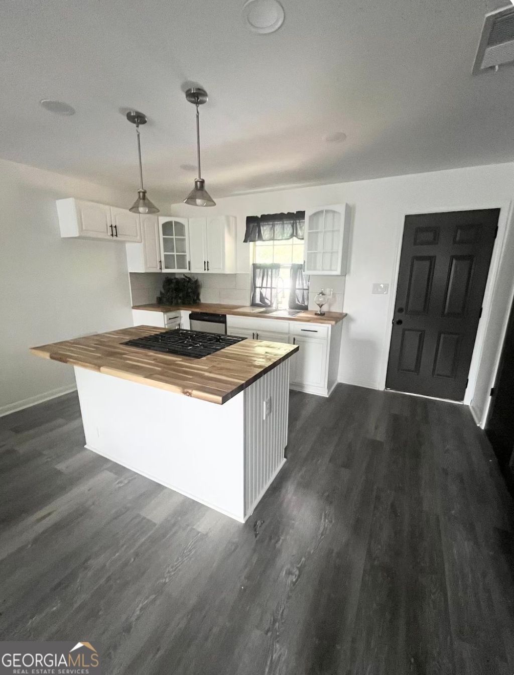 Photo of 4095 Ester Drive SW, Atlanta, GA 30331 (MLS # 10803787)