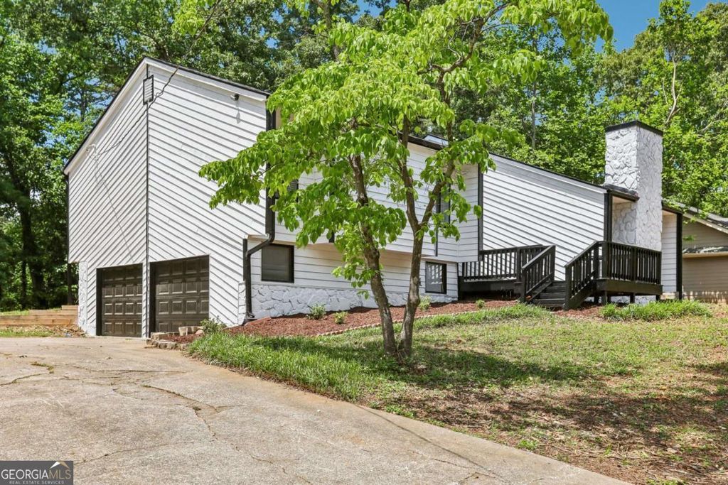 Photo of 5497 Gibson Drive, Acworth, GA 30102 (MLS # 10761400)
