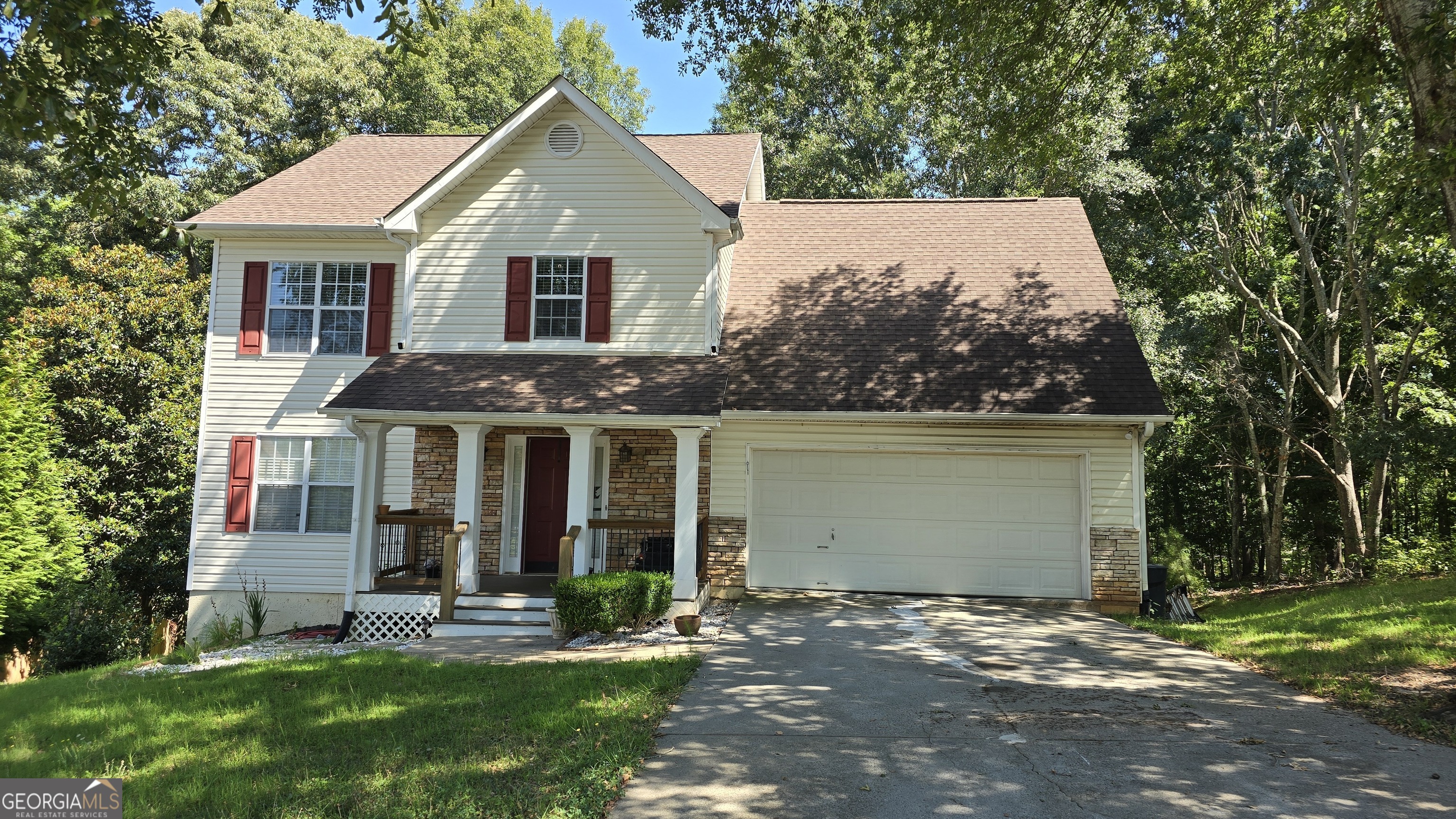 Price adjustment ! Beautiful home located in a cul-de-sac lot in Flowery Branch area. This property offers a remodeled kitchen with granite counter tops .Large master bedroom and separated dining room. Full finished basement with lots of space. Very large wooded back yard with storage shed. The property needs some cosmetics . Only new carpet and paint but it is a great property. It won't last long.!! Sold "as is"