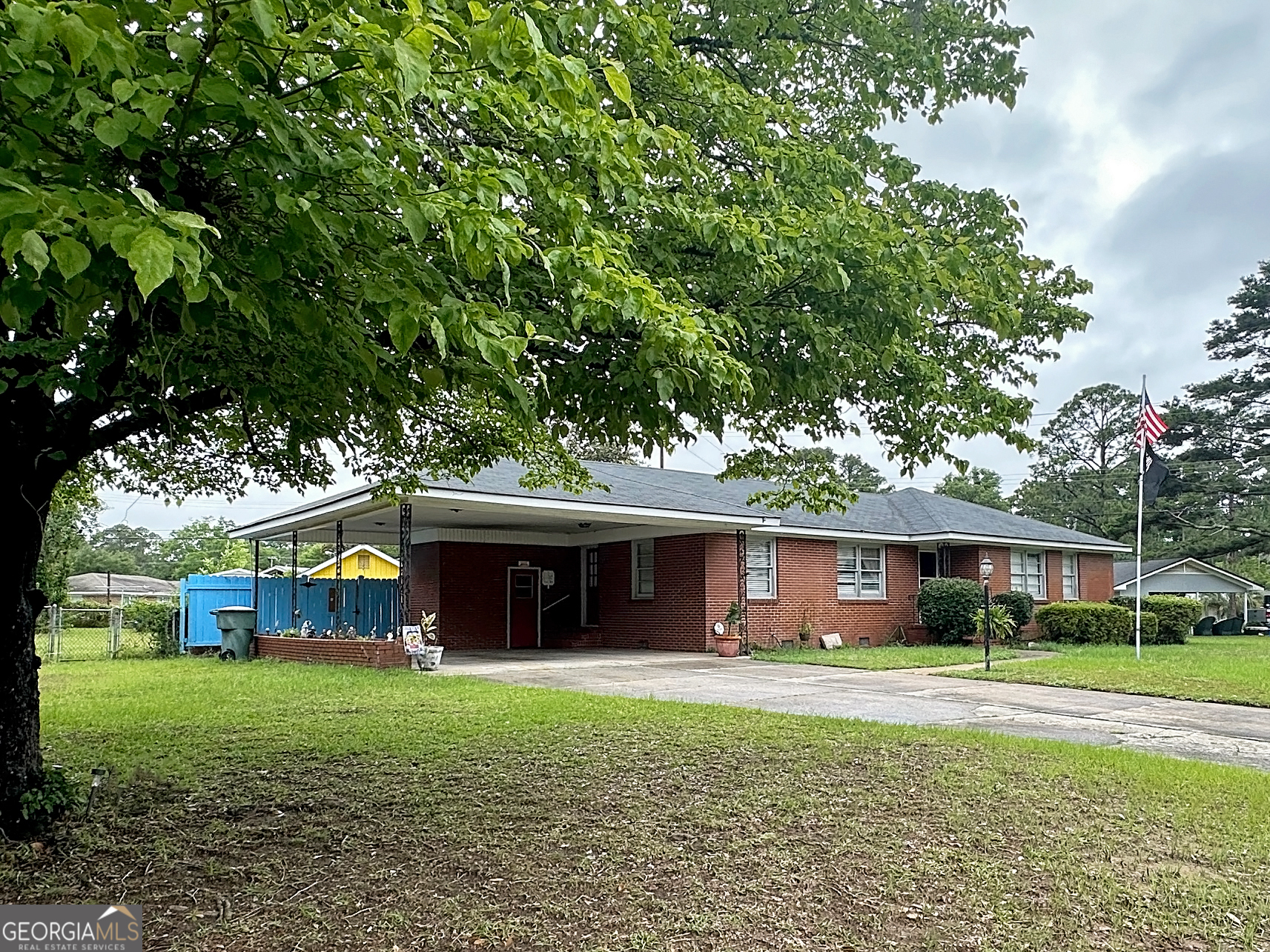 301 Paradise DR