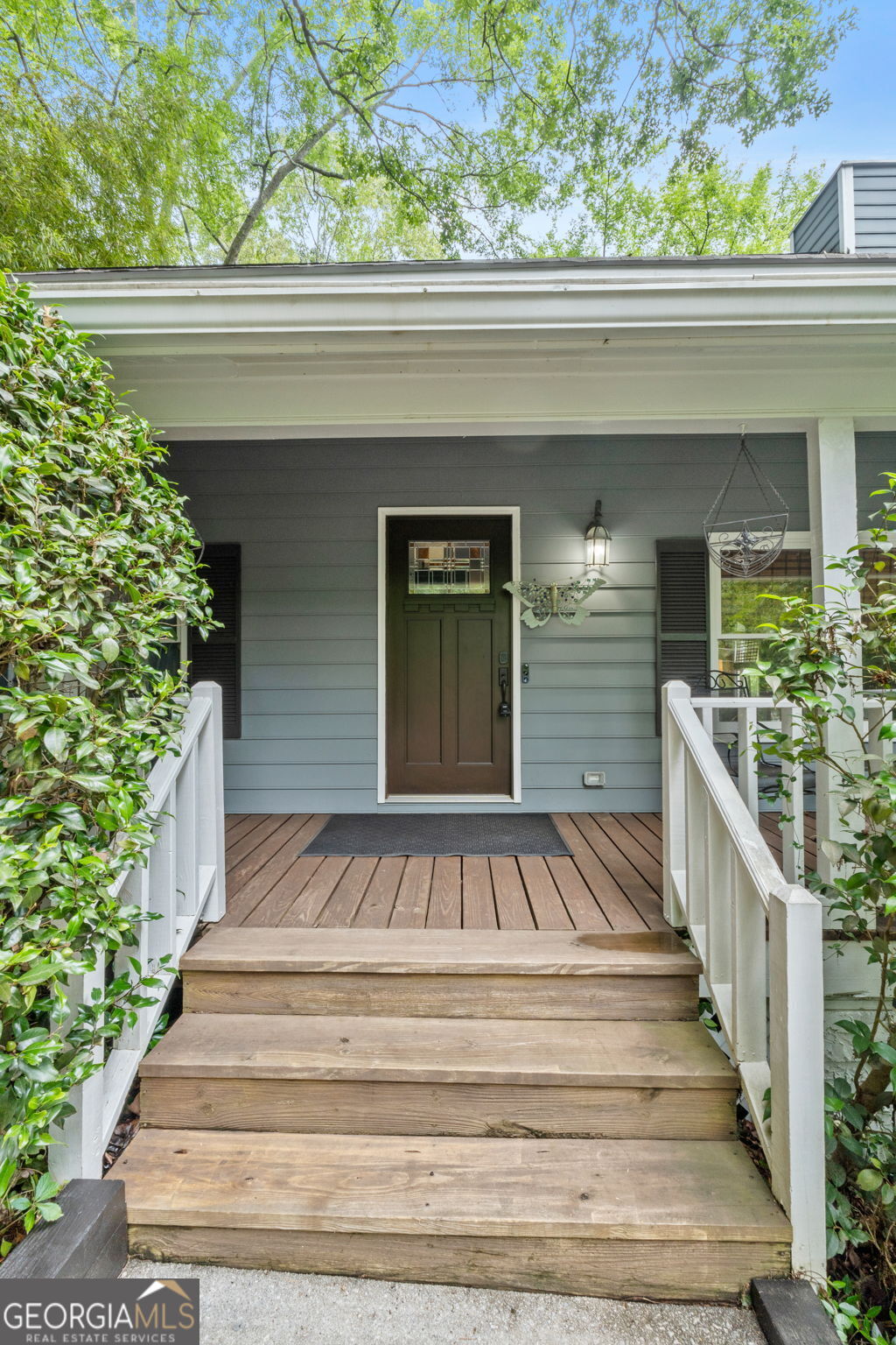 610 Lake DR