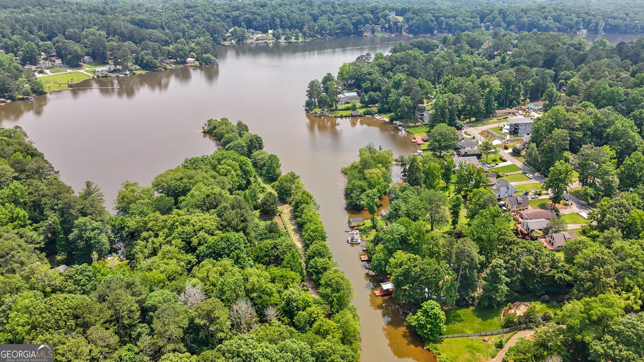 610 Lake DR