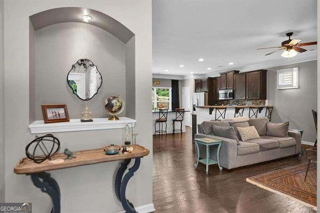 Photo of 307 Lakeside Lane, Woodstock, GA 30188 (MLS # 10734302)