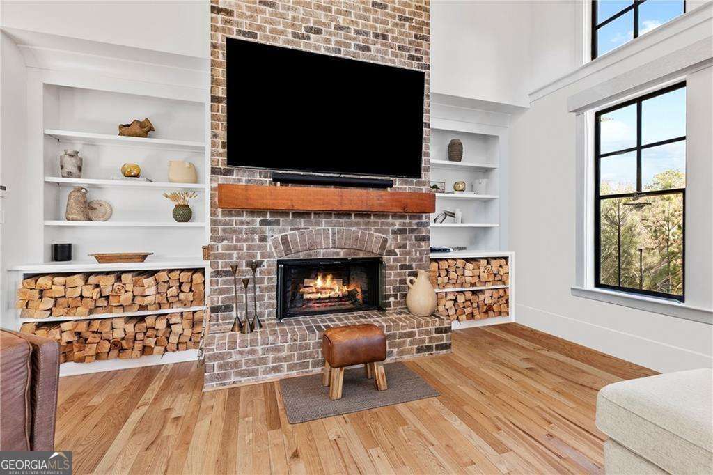 222 Jackson Heights LN