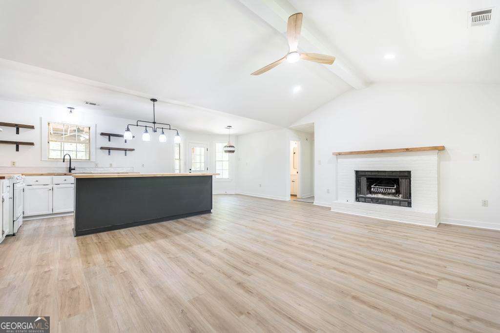 321 Riverbend CT