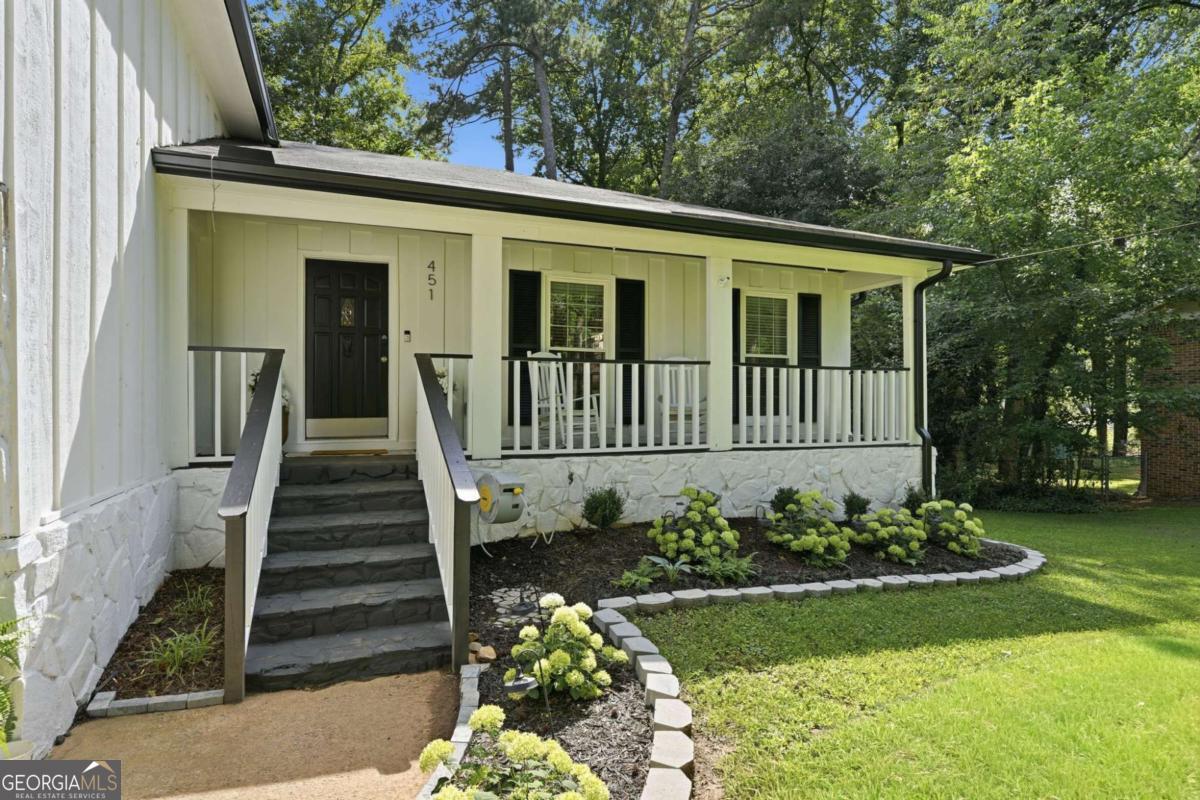 451 Little John DR NW