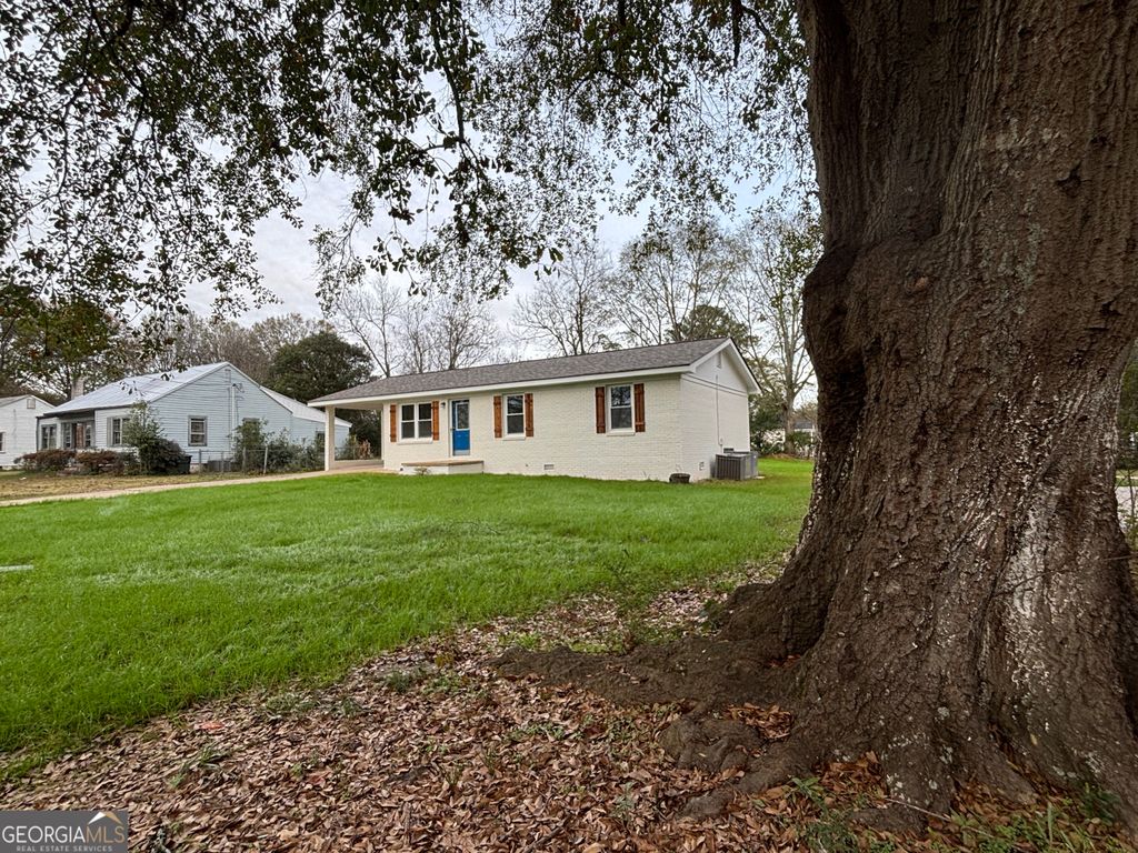 Photo of 1015 Highland Ave, Madison, GA 30650 (MLS # 10651541)