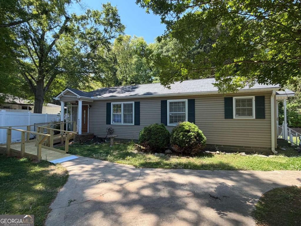 Photo of 230 Glendale Drive, Hartwell, GA 30643 (MLS # 10731491)