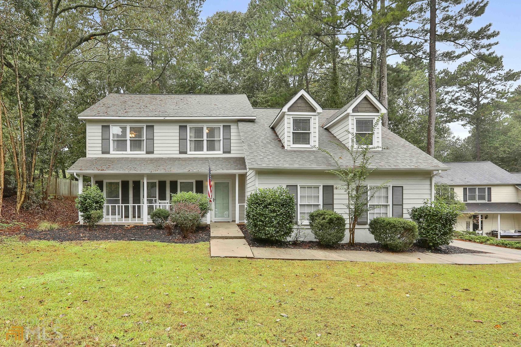LOCATION, LOCATION, LOCATION....4 bedroom 2 1/2 bath in CENTRAL PTC. Close to restaurants, shopping, entertainment, and the studios.