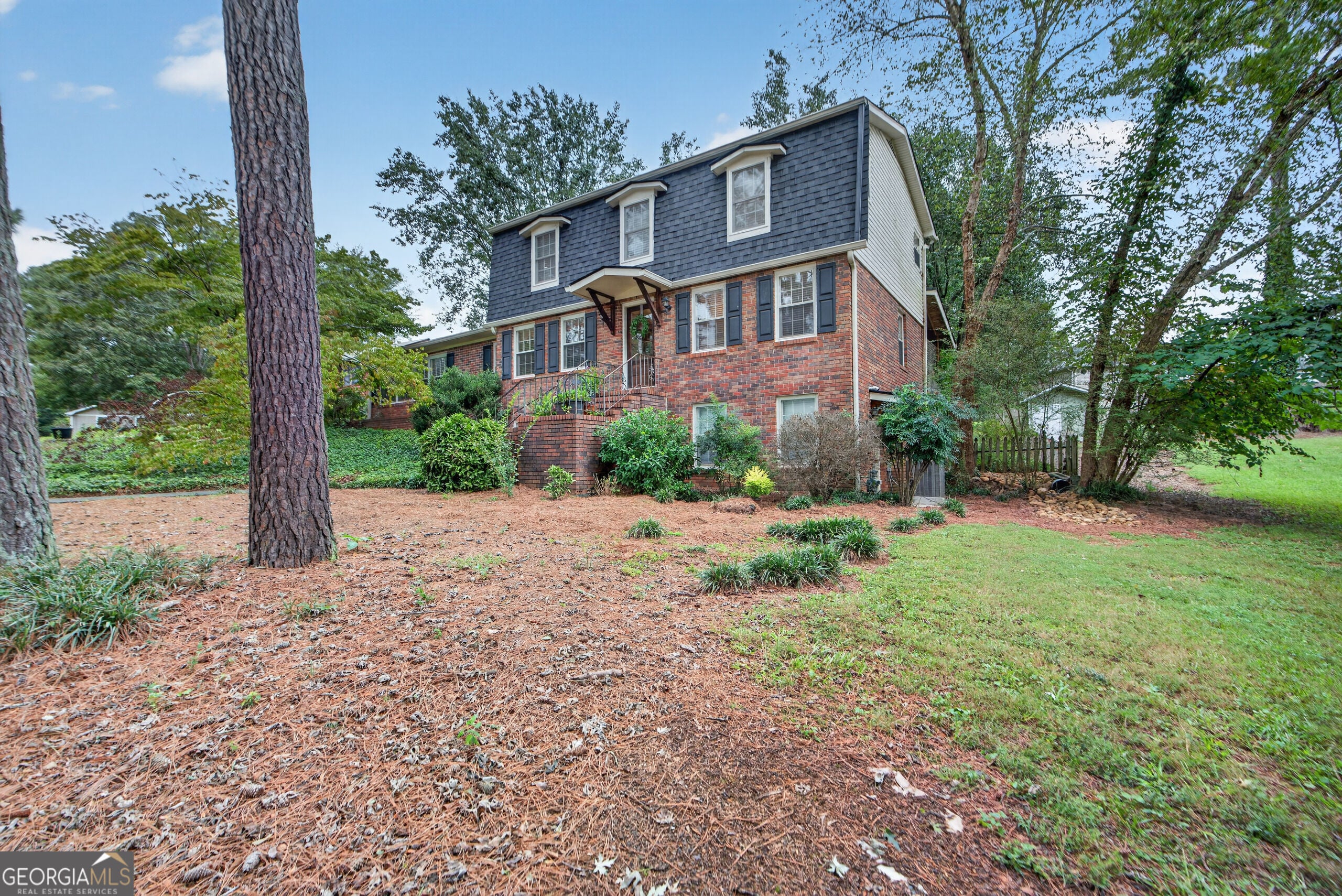 38 Surrey Trail SE