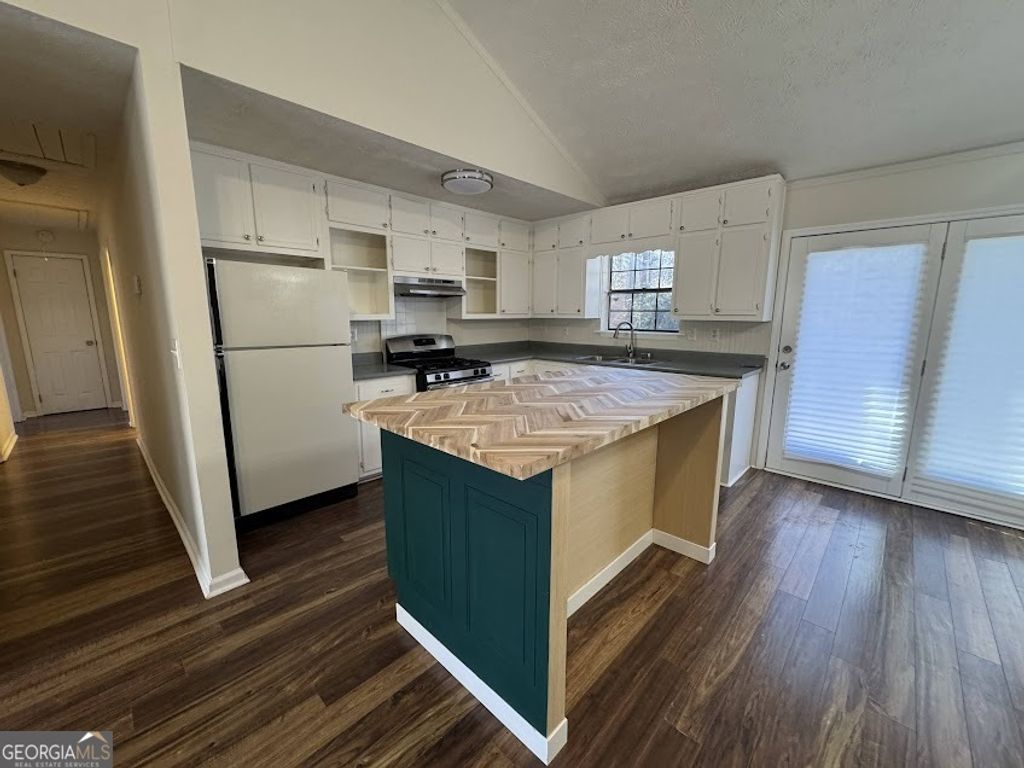 Photo of 65 Fair Oak Drive SE, Conyers, GA 30009 (MLS # 10658760)