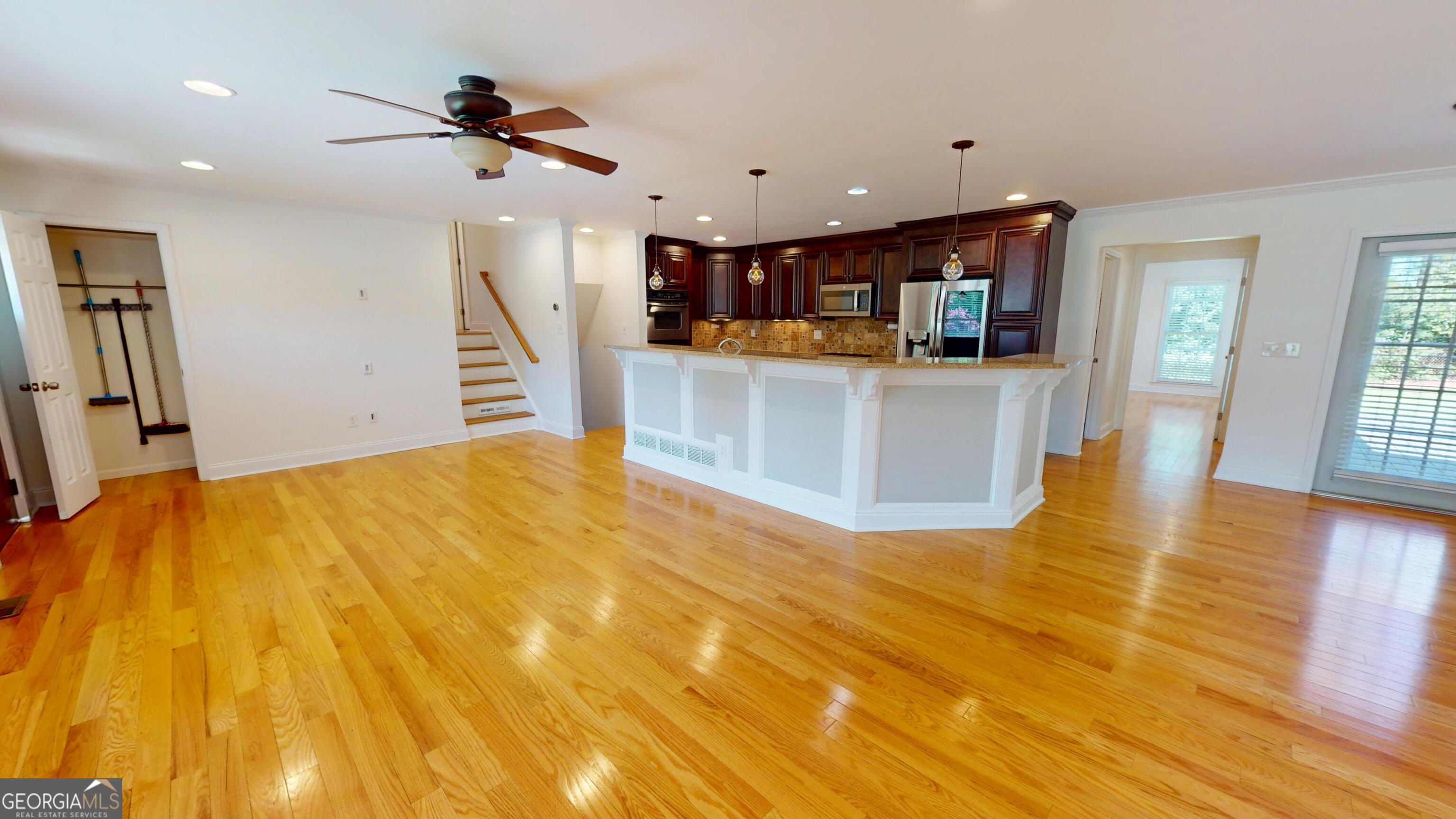 1105 Woodleigh RD SW