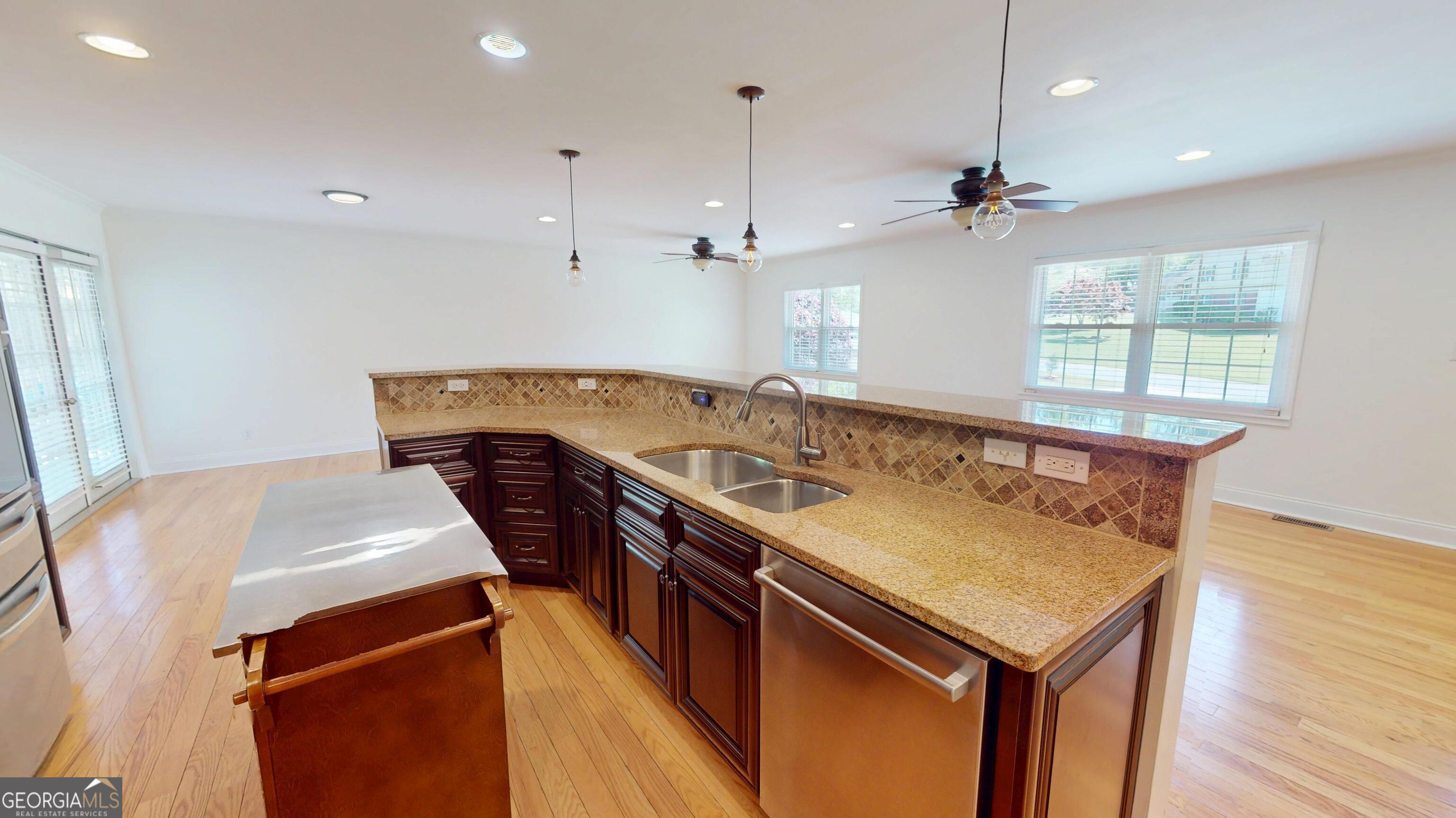 1105 Woodleigh RD SW