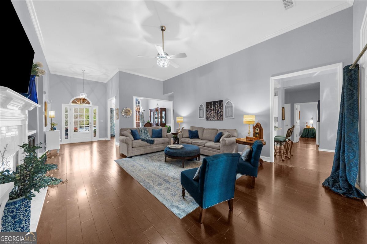 1847 Shaker Falls LN