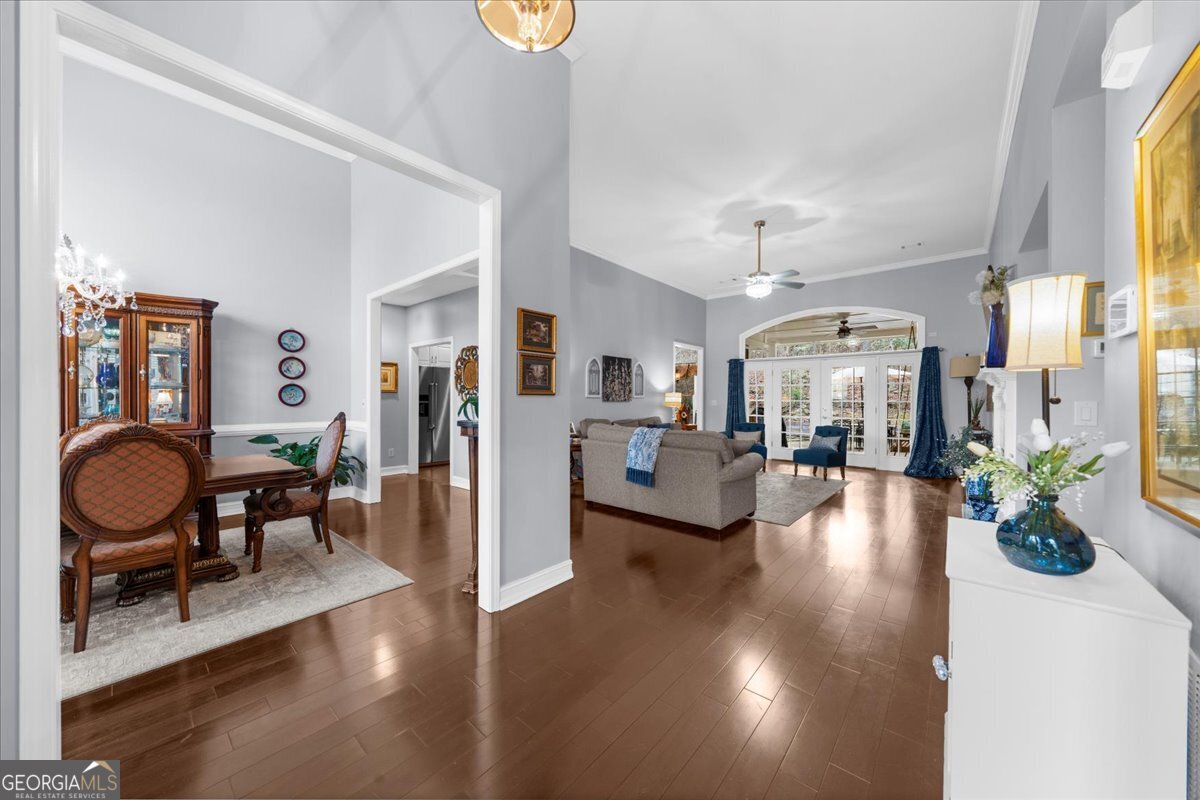 1847 Shaker Falls LN