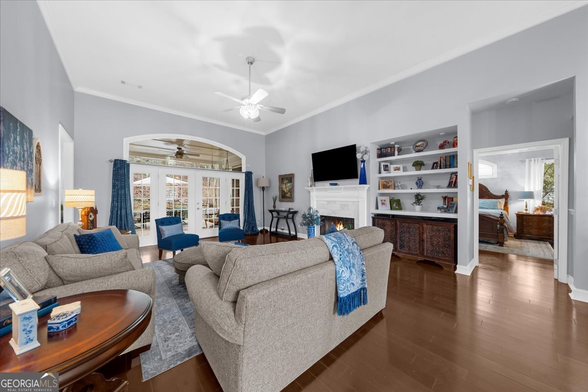 1847 Shaker Falls LN