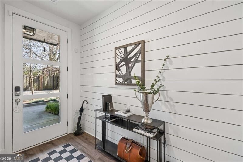1350 May AVE SE 9