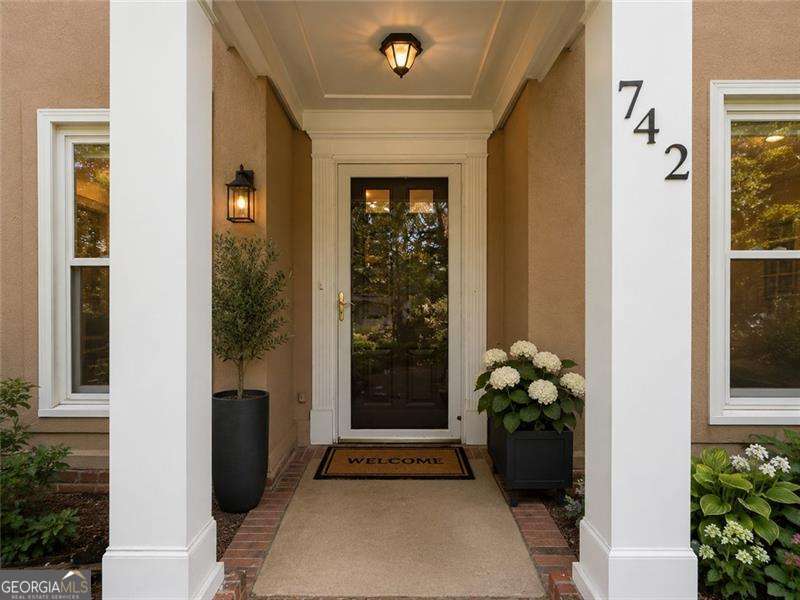 742 OLDE TOWNE LN