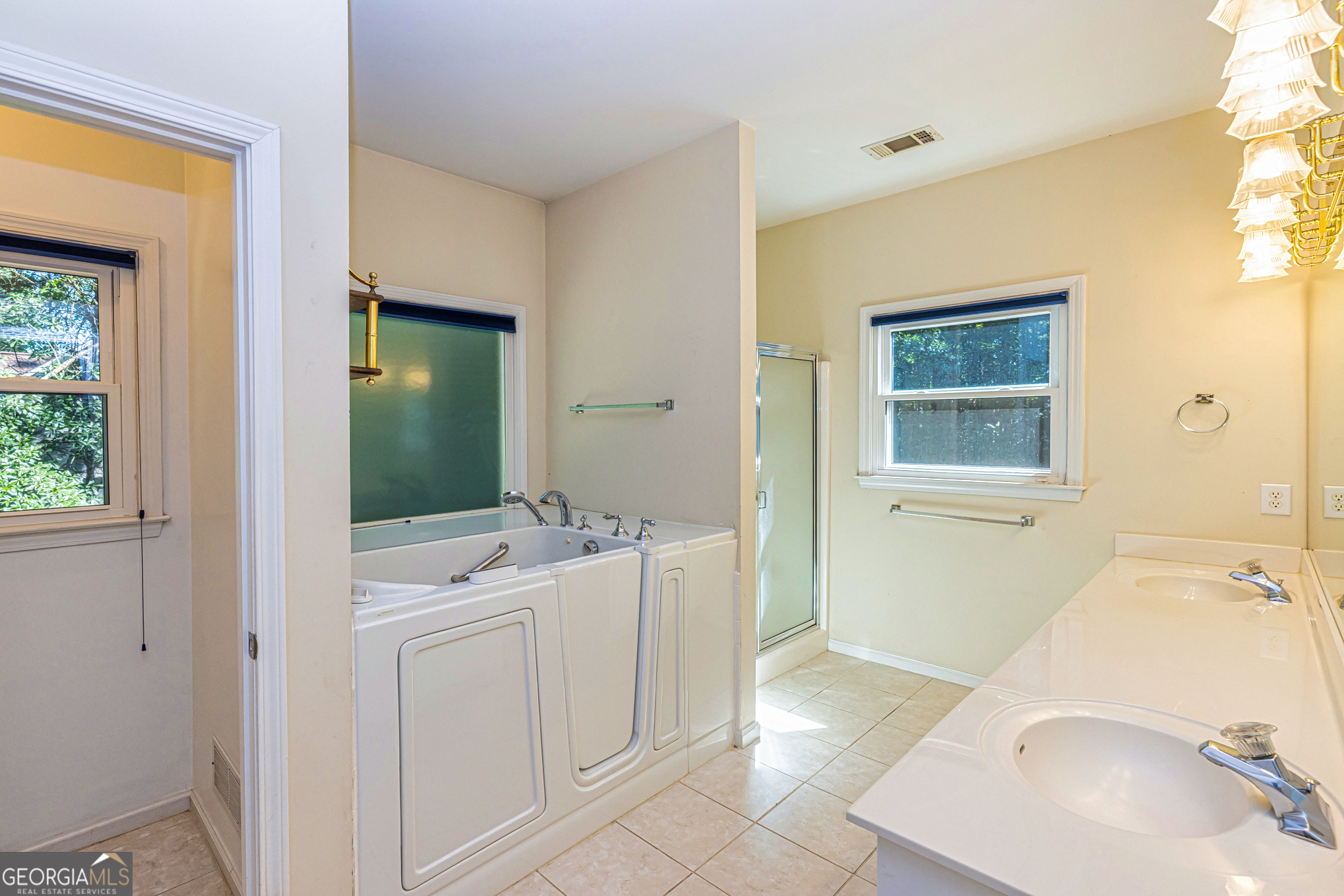 Newnan, Georgia 30265, United States, 3 Bedrooms Bedrooms, ,5 BathroomsBathrooms,Residential,Active,200698