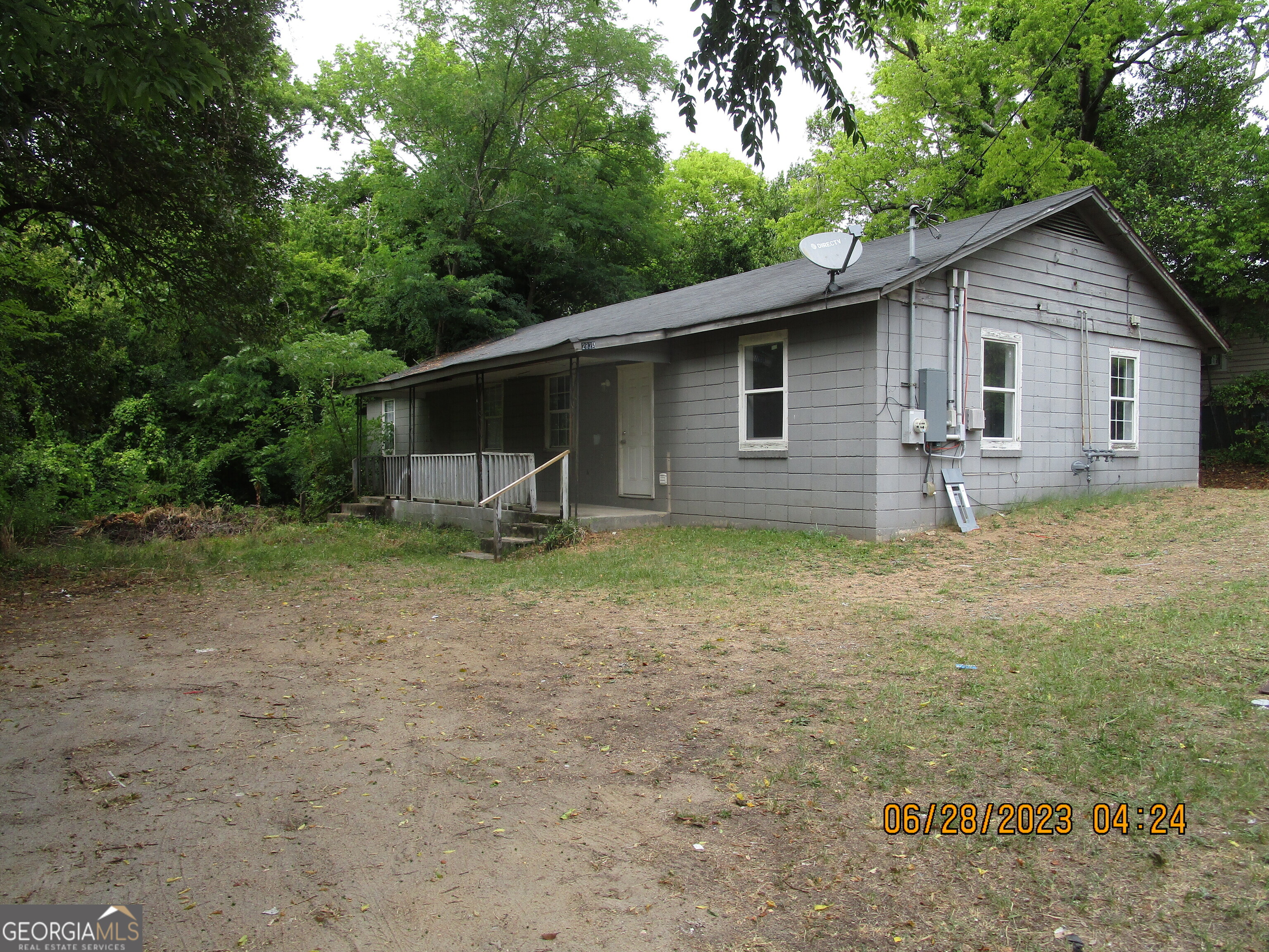 Newly renovated 2 bedroom 1 bath duplex unit with central air and heat. At this price this unit won't last long! Call WIKIPEDIAN, "COUSIN VINNY" AGNELLO for your opportunity to save money on housing!!! Absolutely "NO SECTION 8"!!! INCOME REQUIREMENTS MUST BE MET! I'M FAIR BUT I'M FIRM!