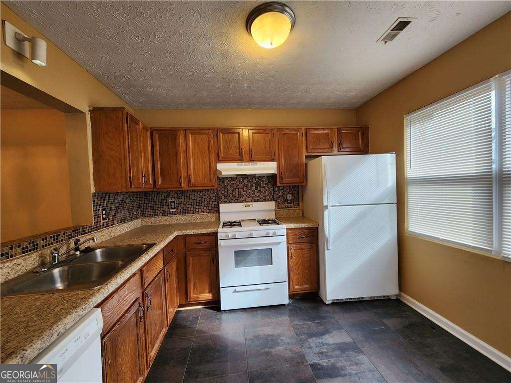 3595 Main Station DR SW