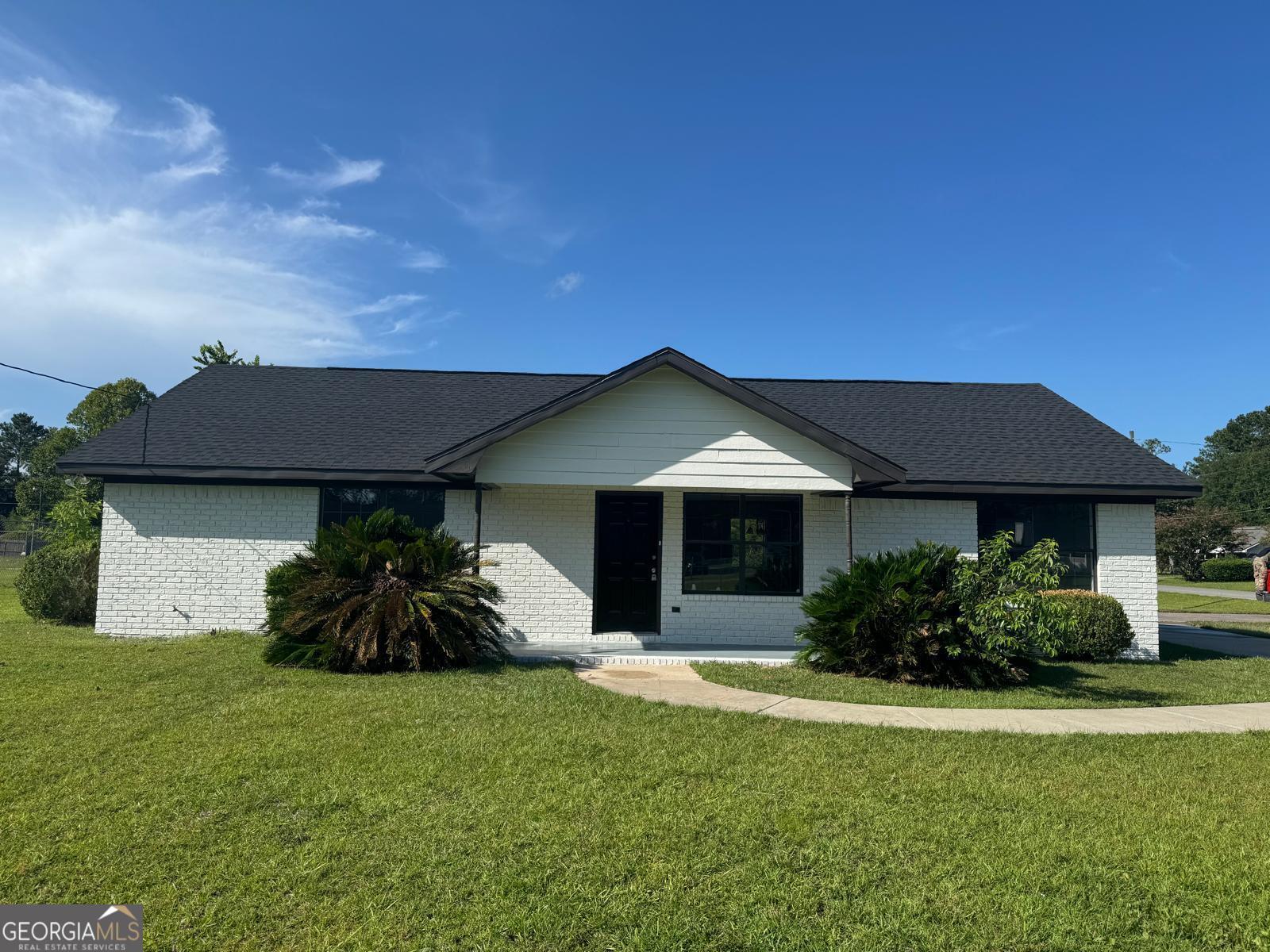 FULLY RENOVATED RANCH HOME*NO EXPENSE SPARED IN MAKING THIS THE ABSOLUTE MODEL HOME*NEW INTERIOR AND EXTERIOR PAINT*NEW WHITE KITCHEN WITH STAINLESS STEEL APPLIANCES *ALL NEW UPGRADED LIGHT FIXTURES*NEW FLOORING*A MUST SEE!!!