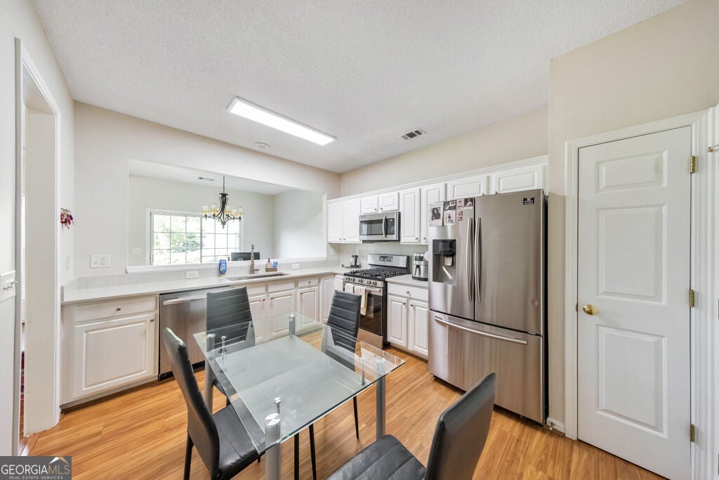 244 Regent SQ