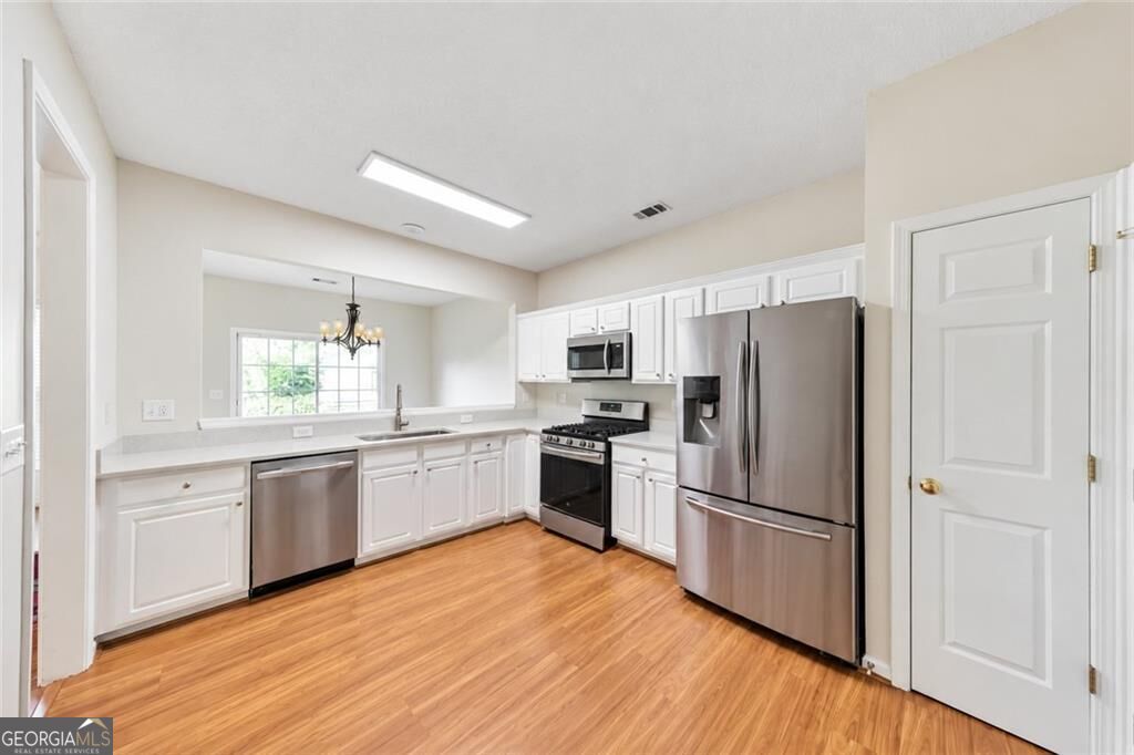244 Regent SQ