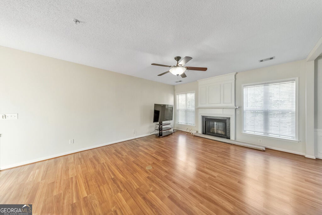 244 Regent SQ