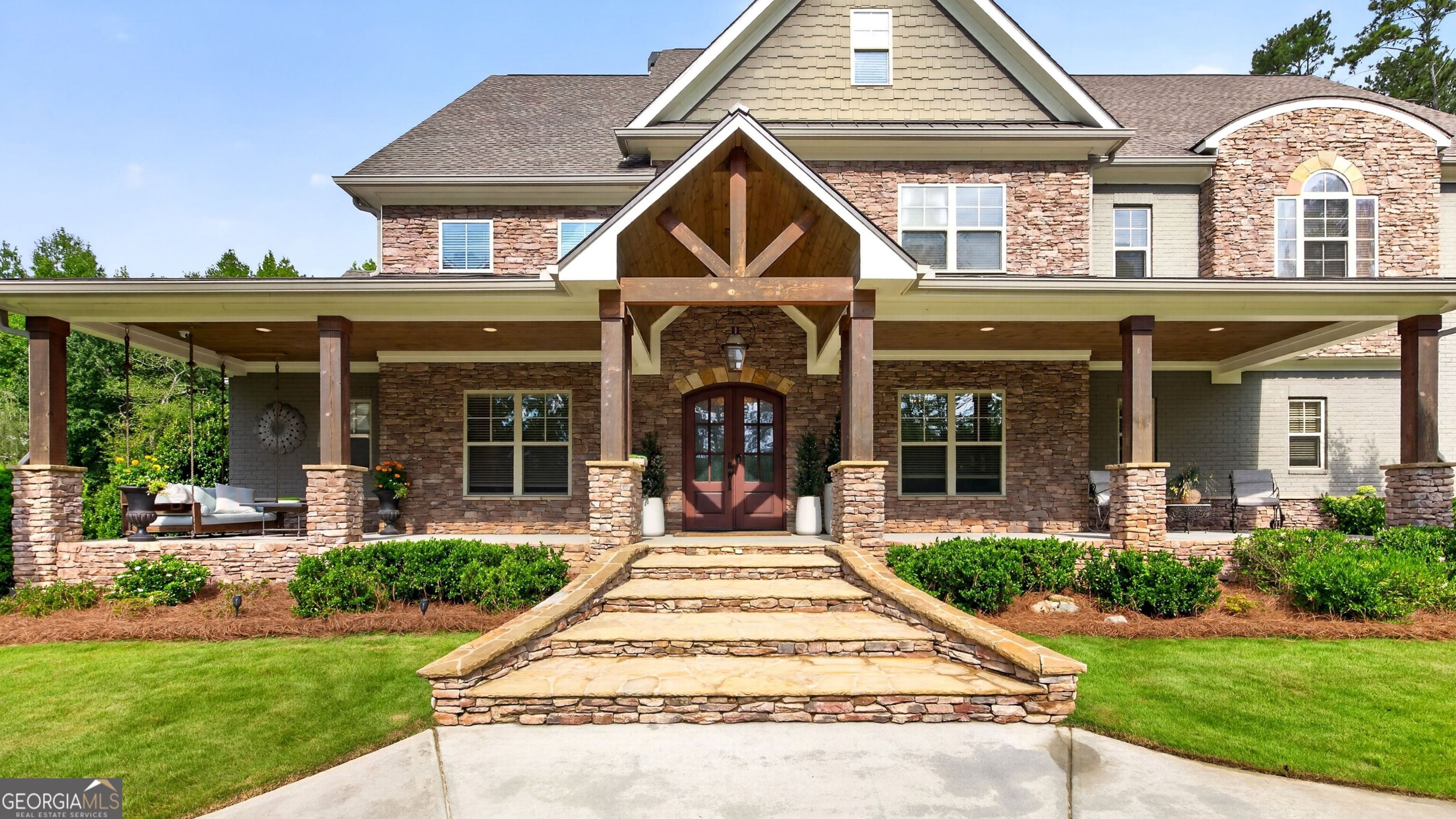 203 Carriage LN