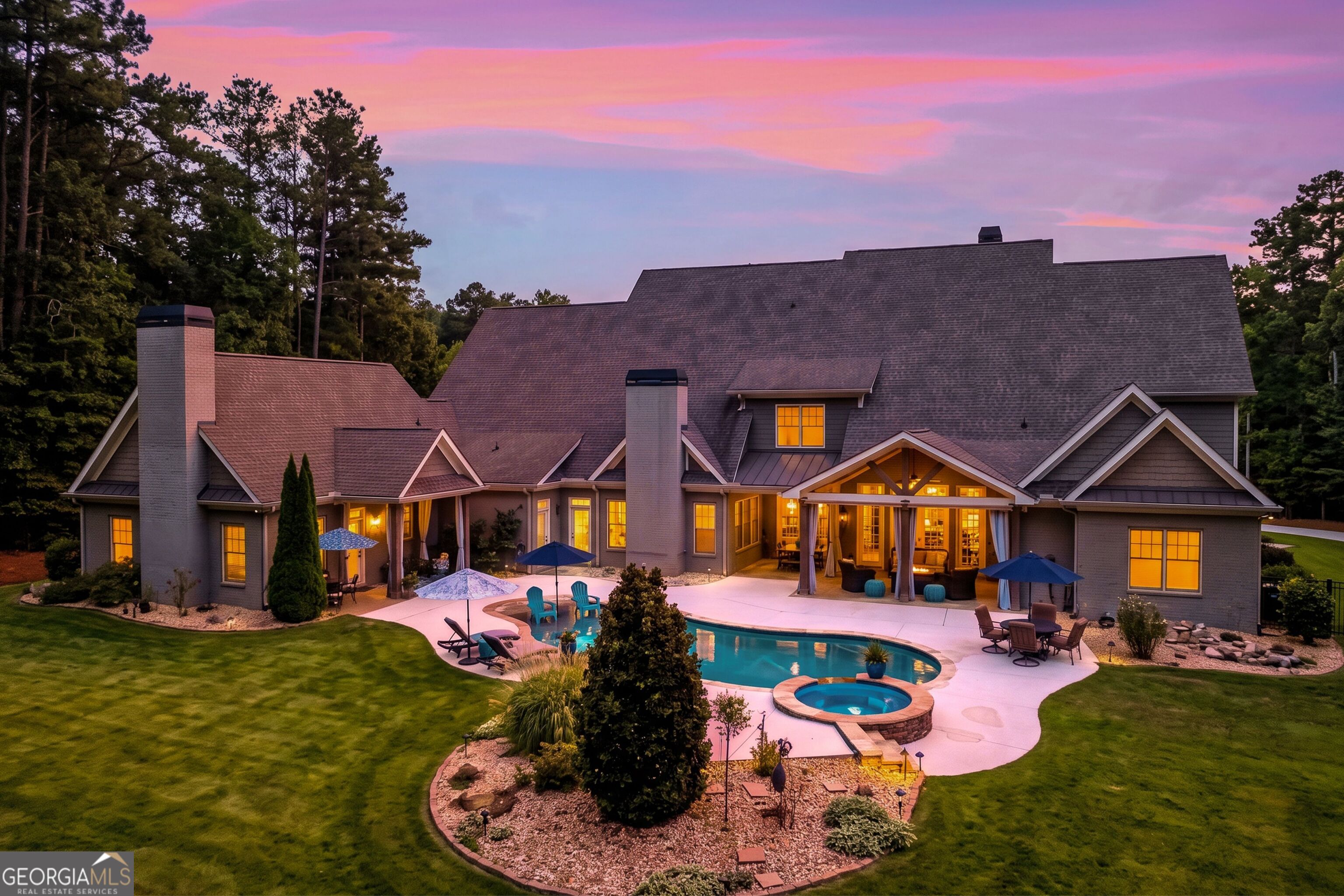 203 Carriage LN
