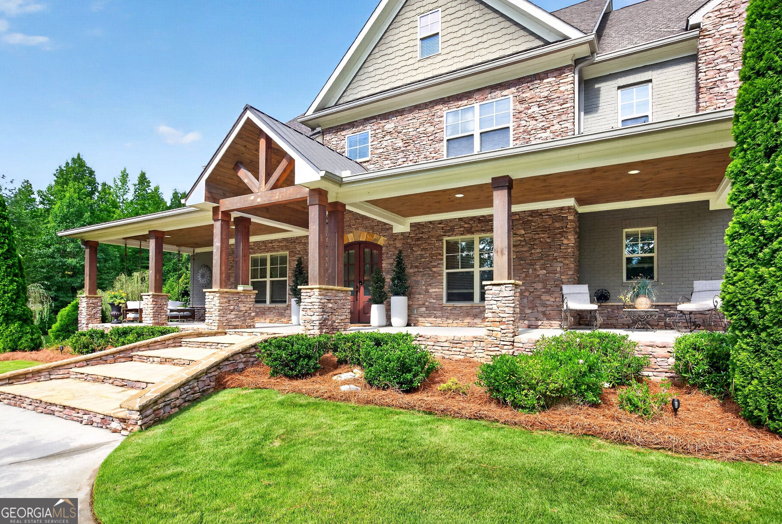 203 Carriage LN