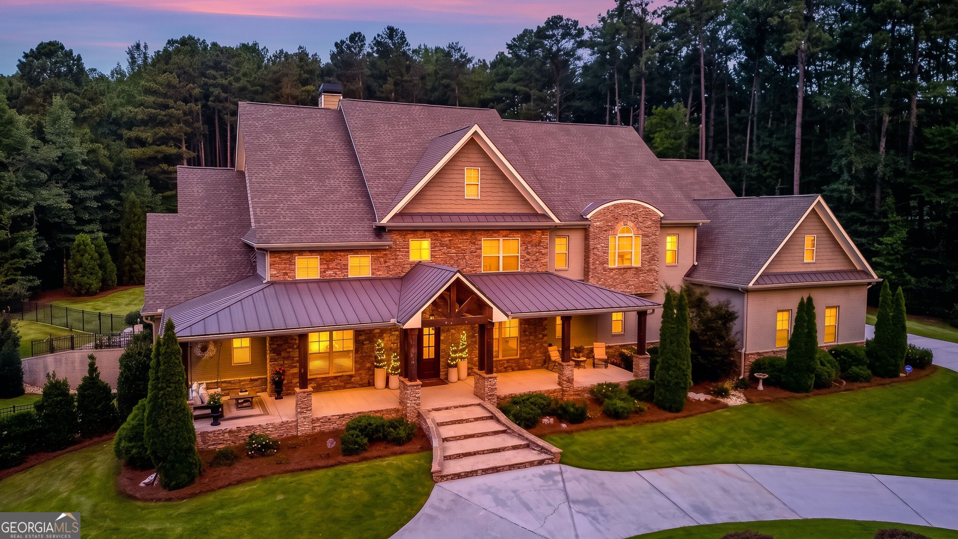 203 Carriage LN