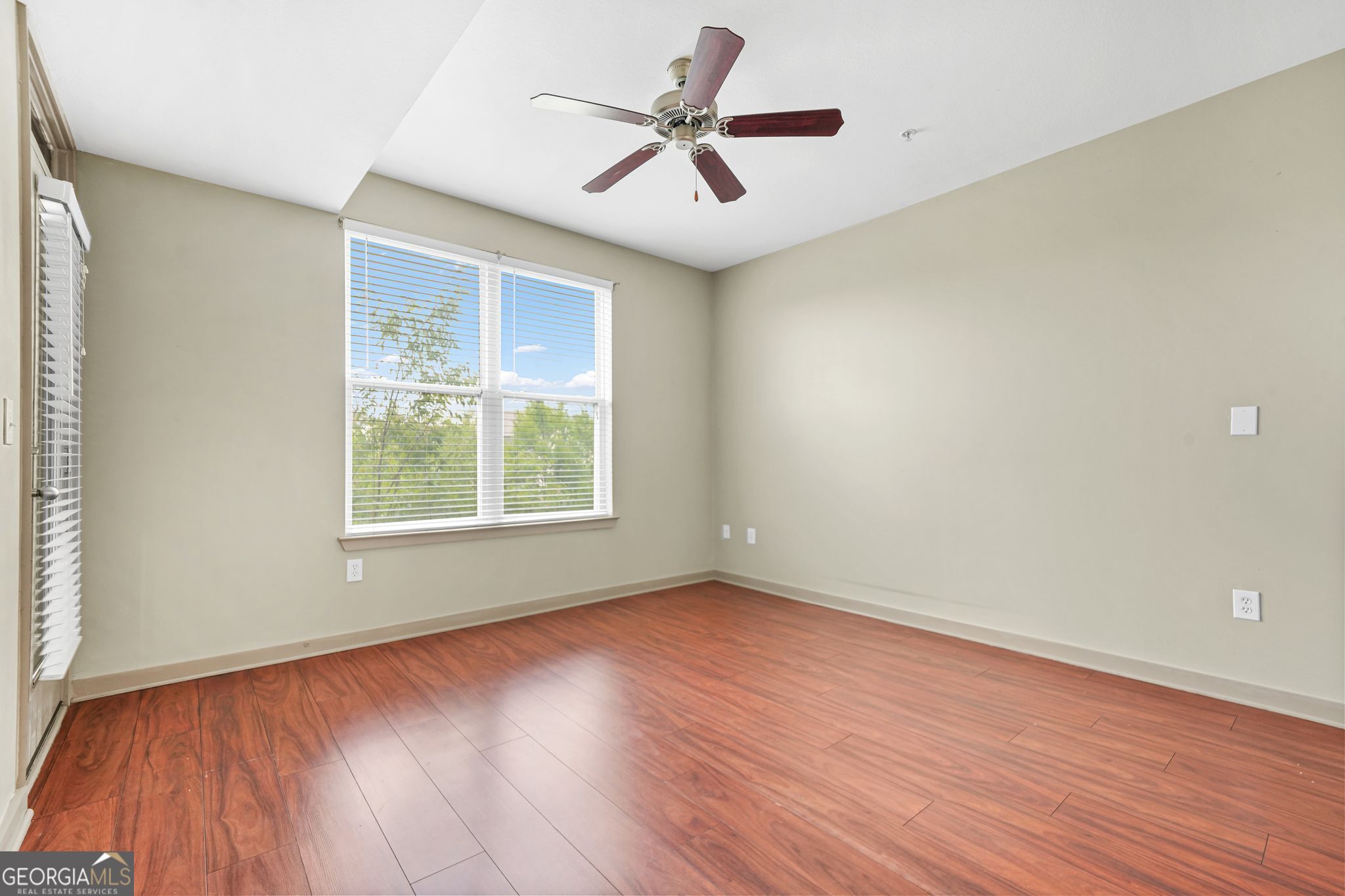 Element Condominum - Residential