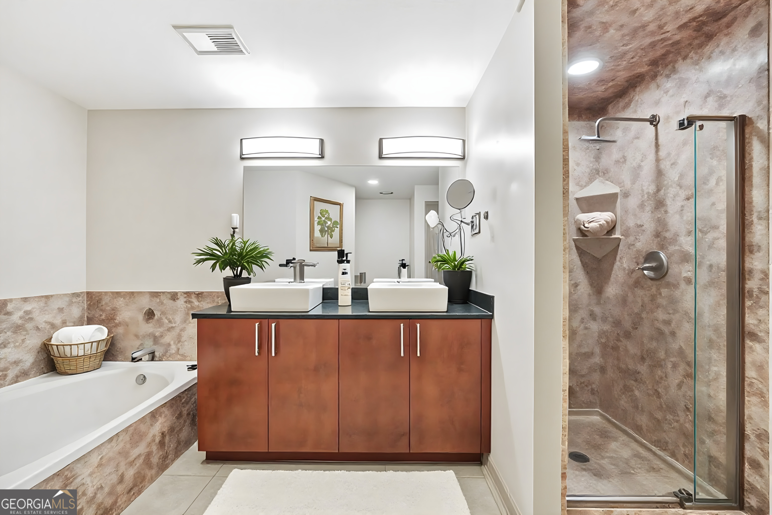 Element Condominum - Residential