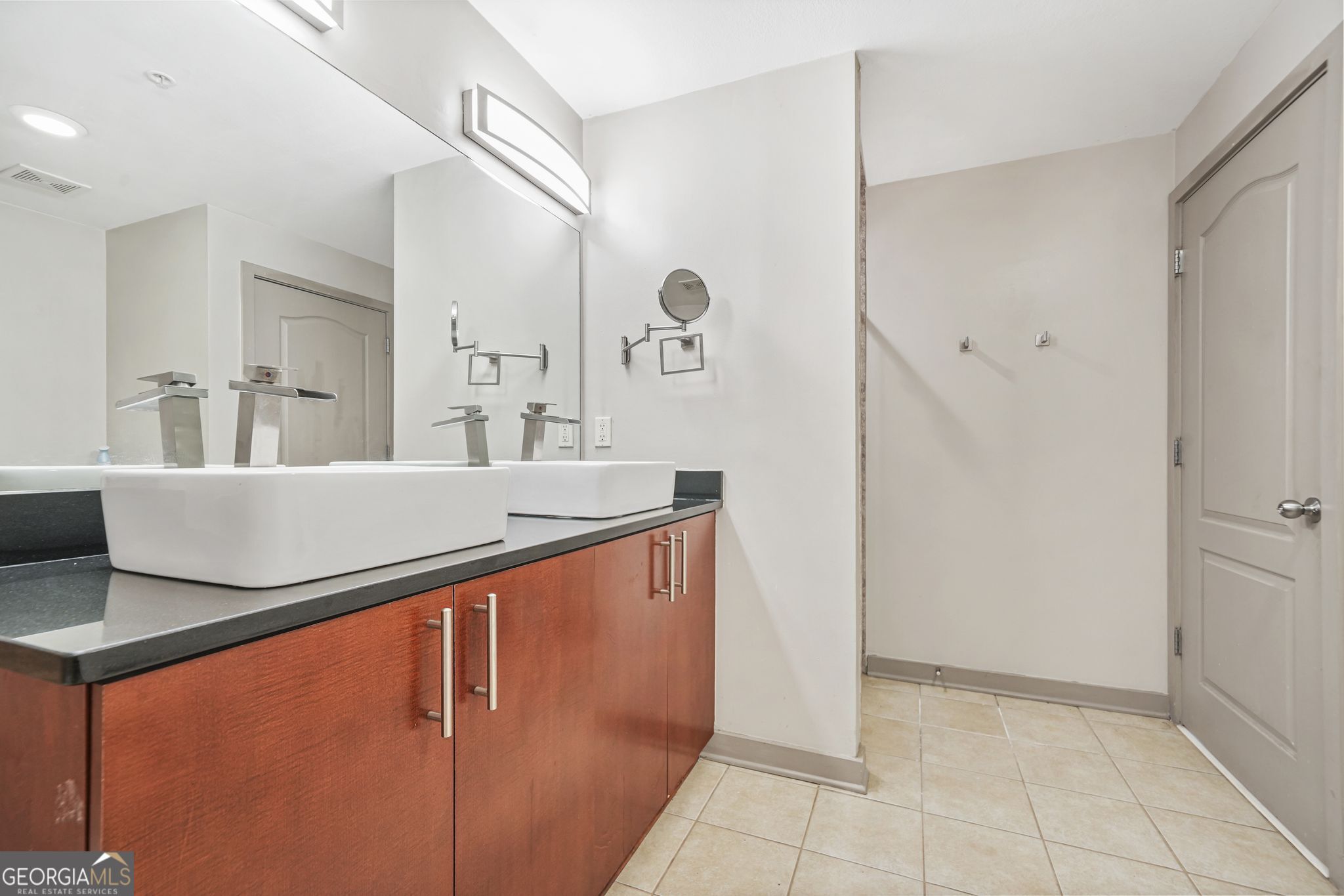 Element Condominum - Residential