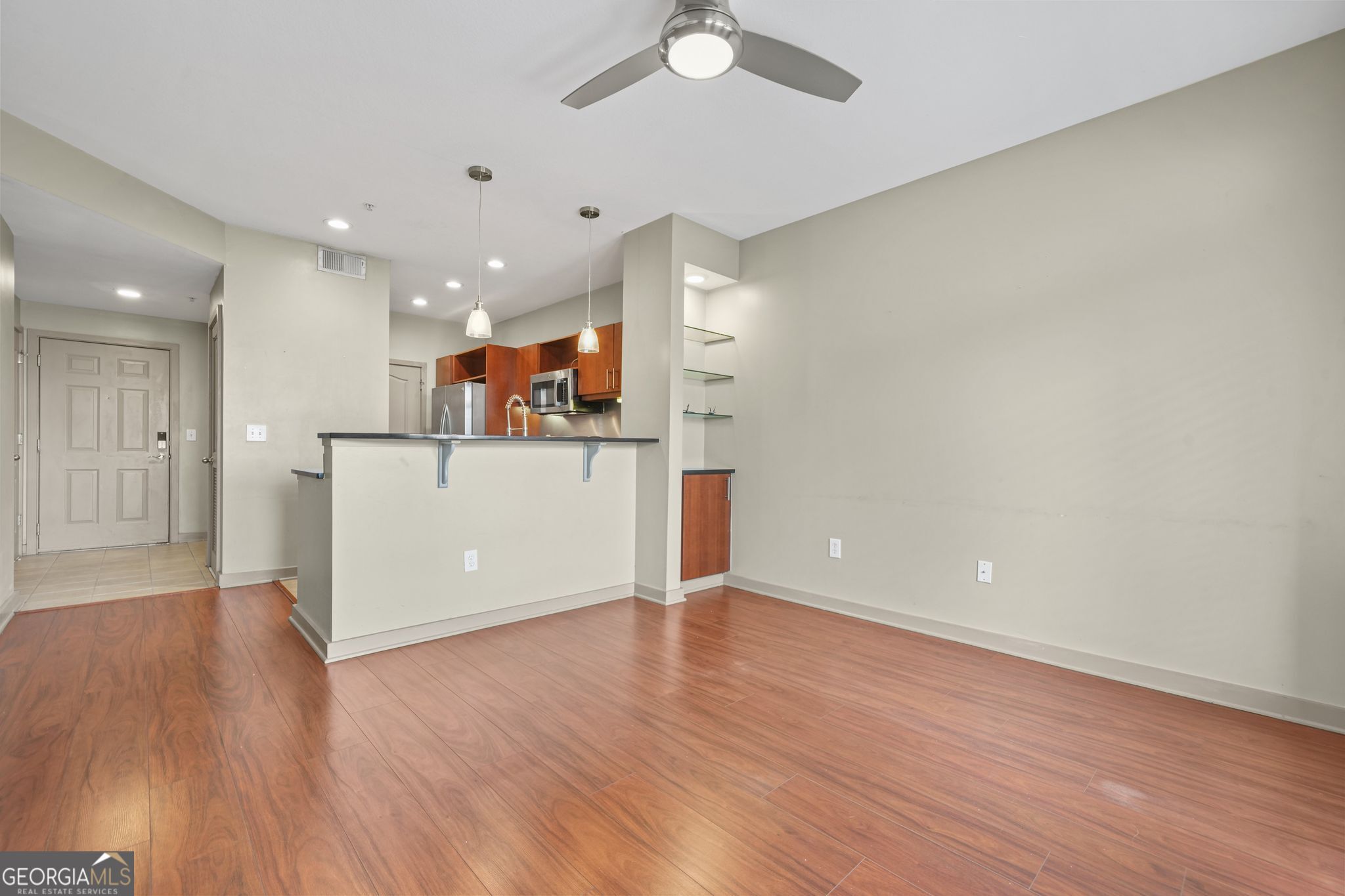 Element Condominum - Residential
