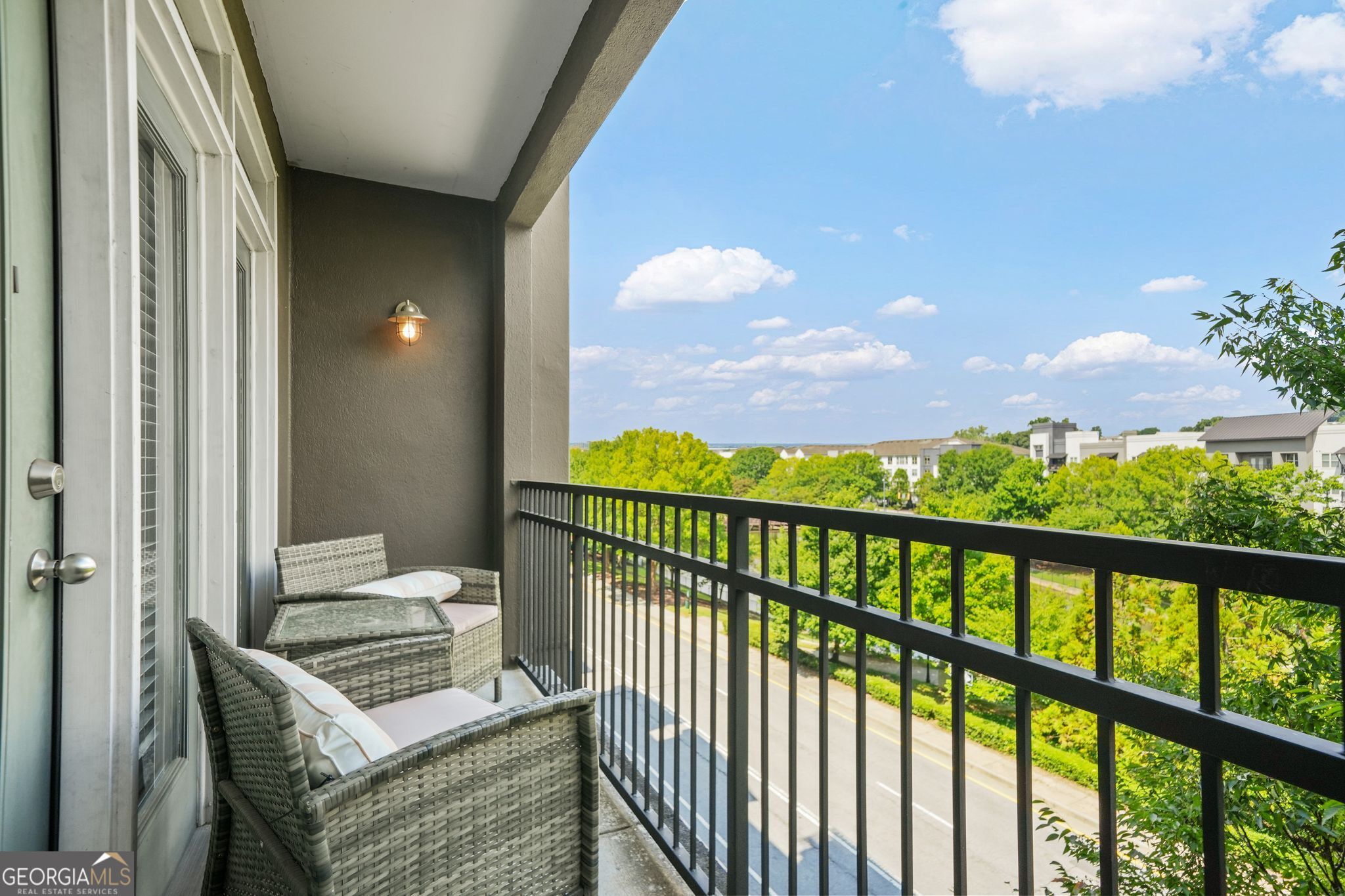 Element Condominum - Residential