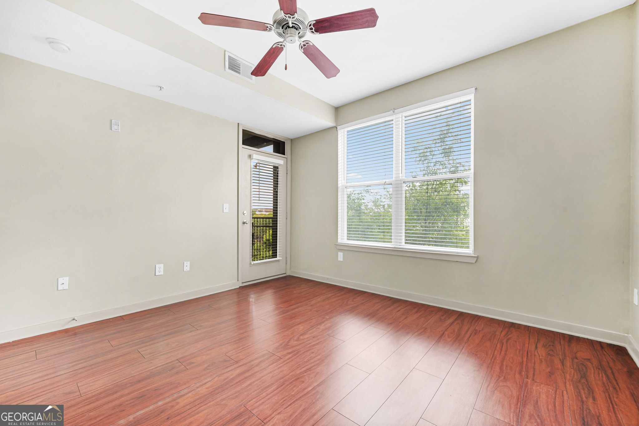 Element Condominum - Residential